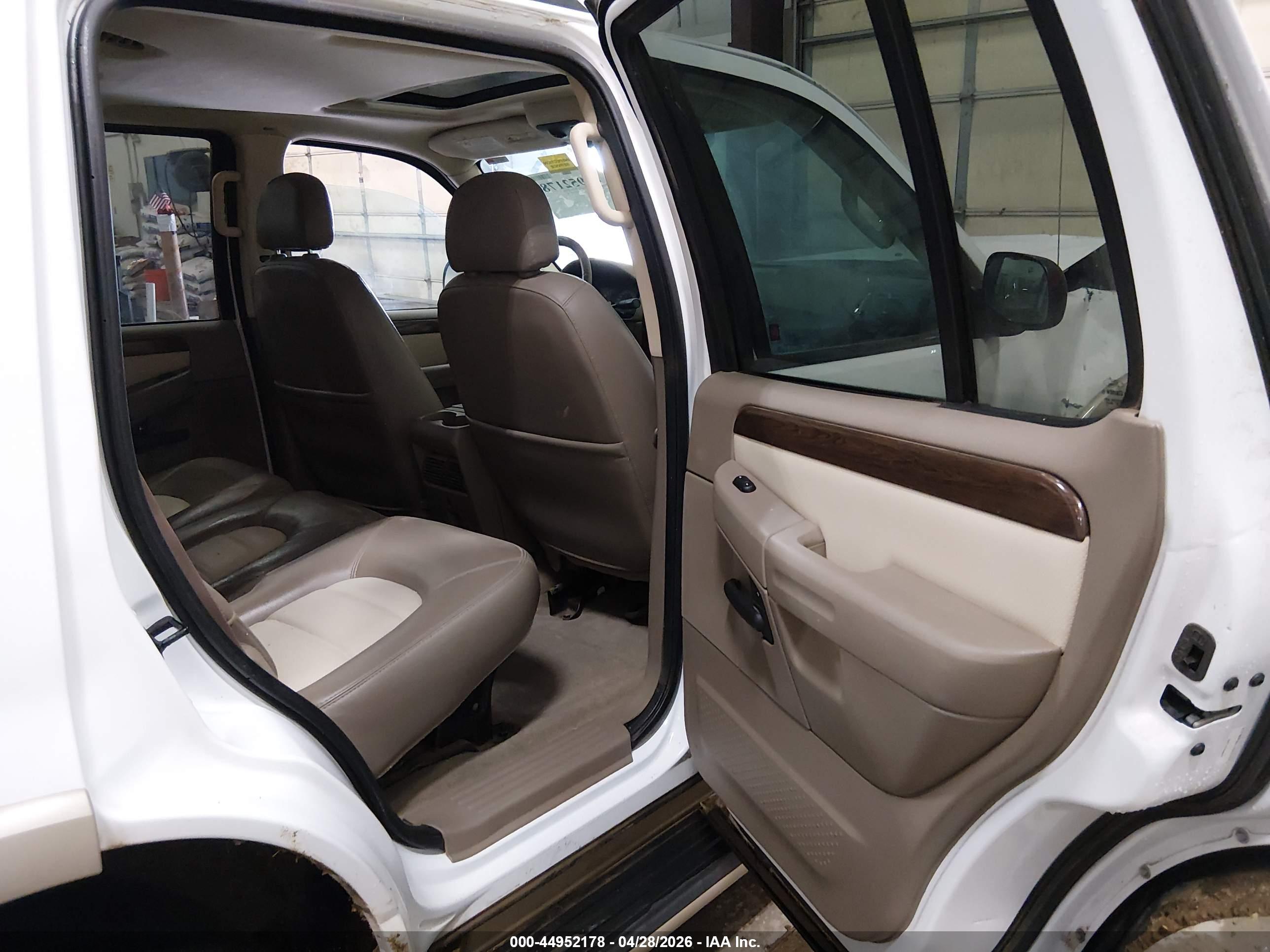 FORD EXPLORER image 8
