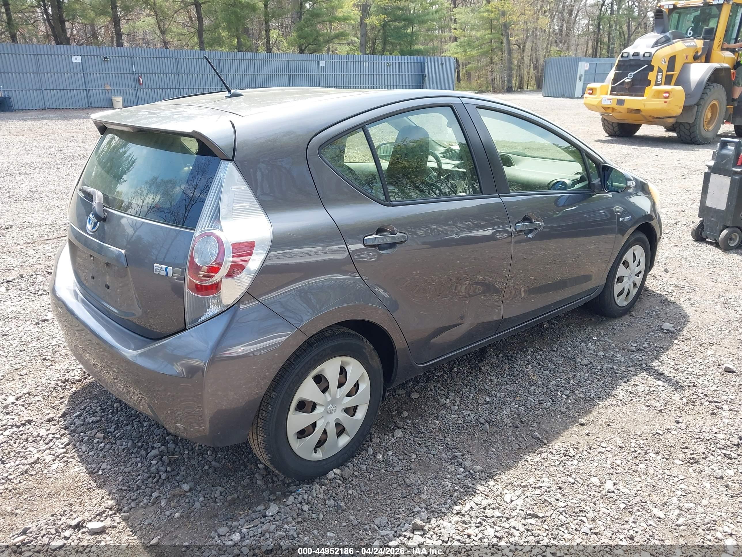 TOYOTA PRIUS image 4