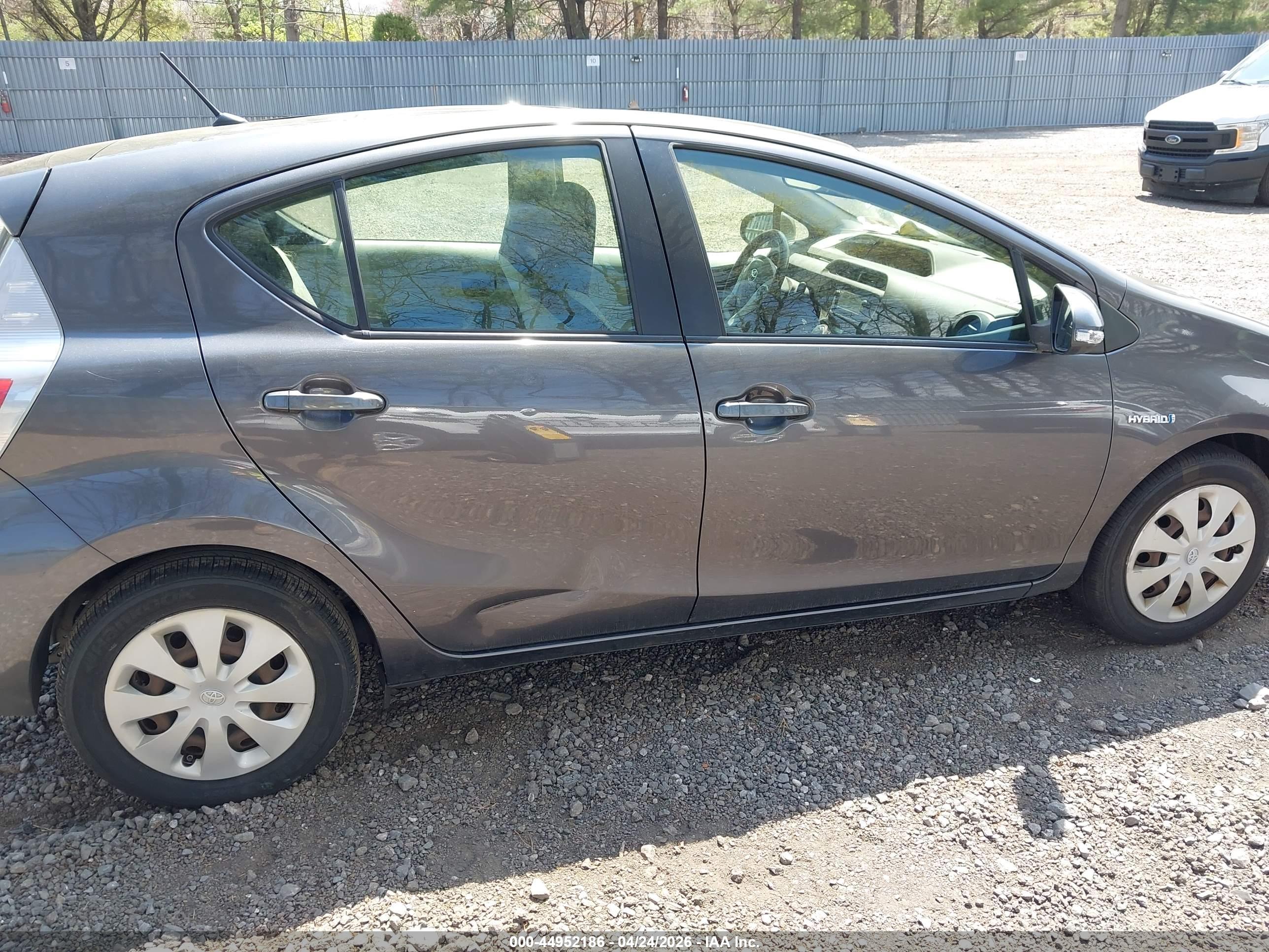 TOYOTA PRIUS image 6