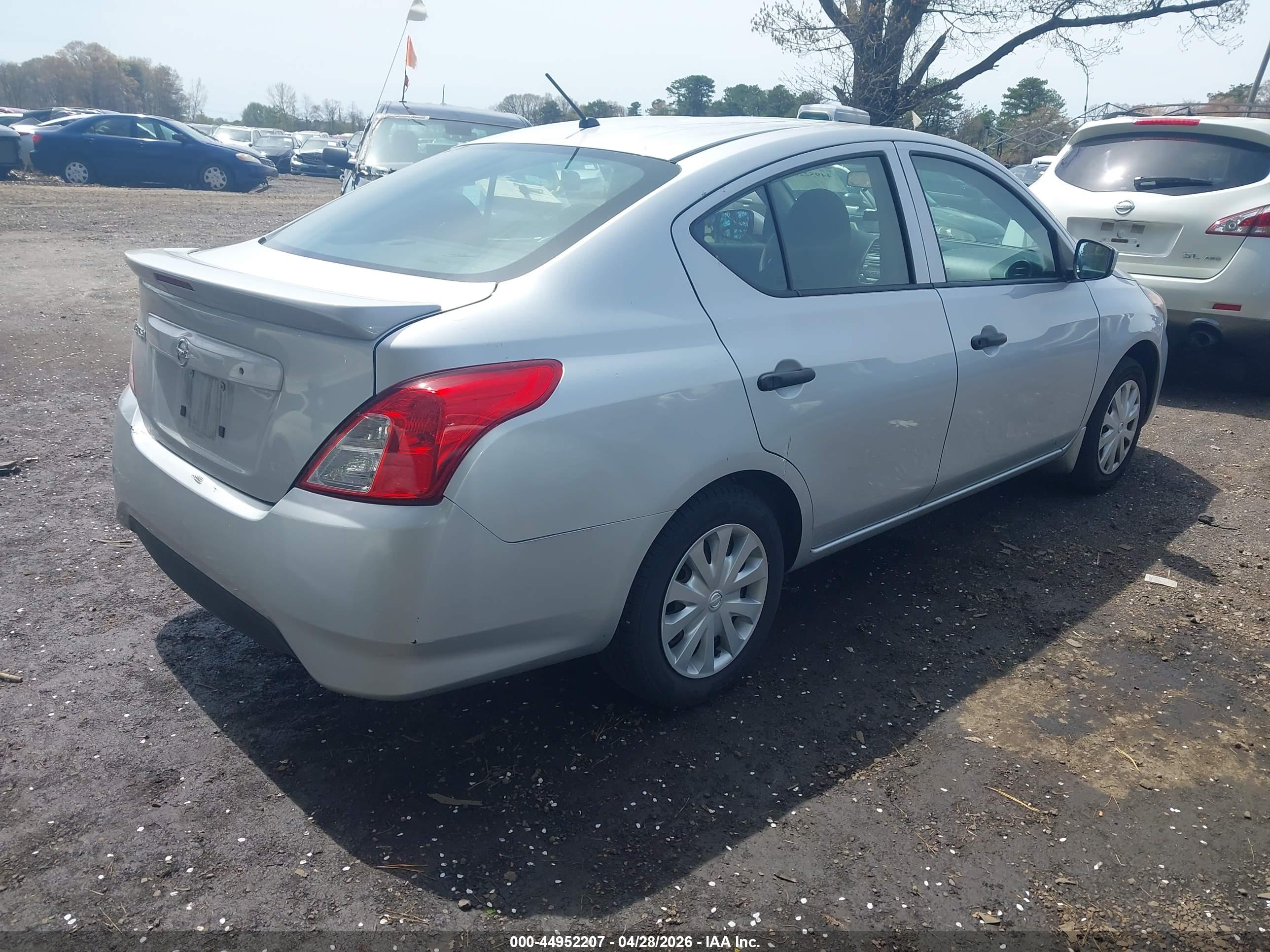 NISSAN VERSA image 4