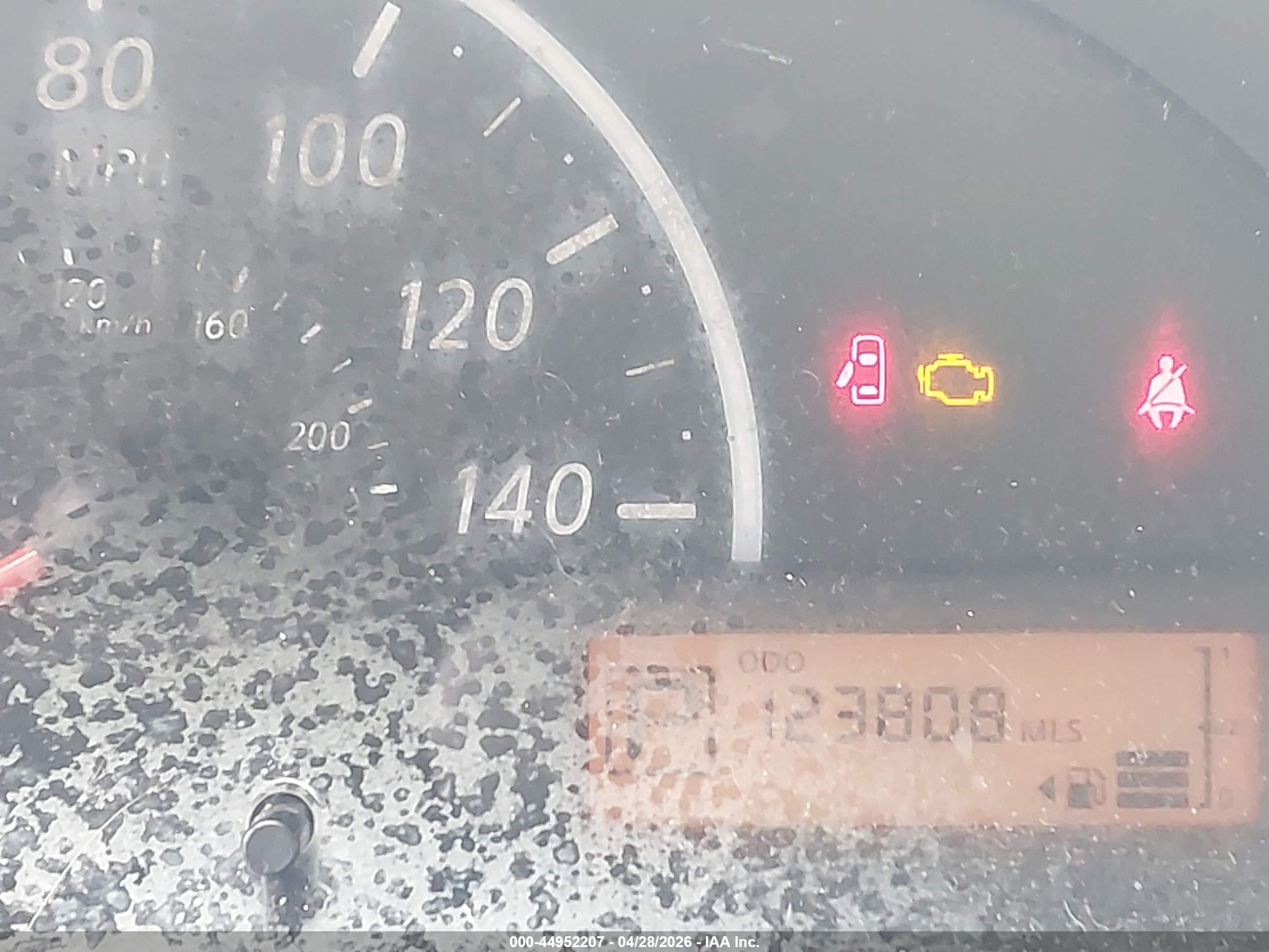NISSAN VERSA image 7