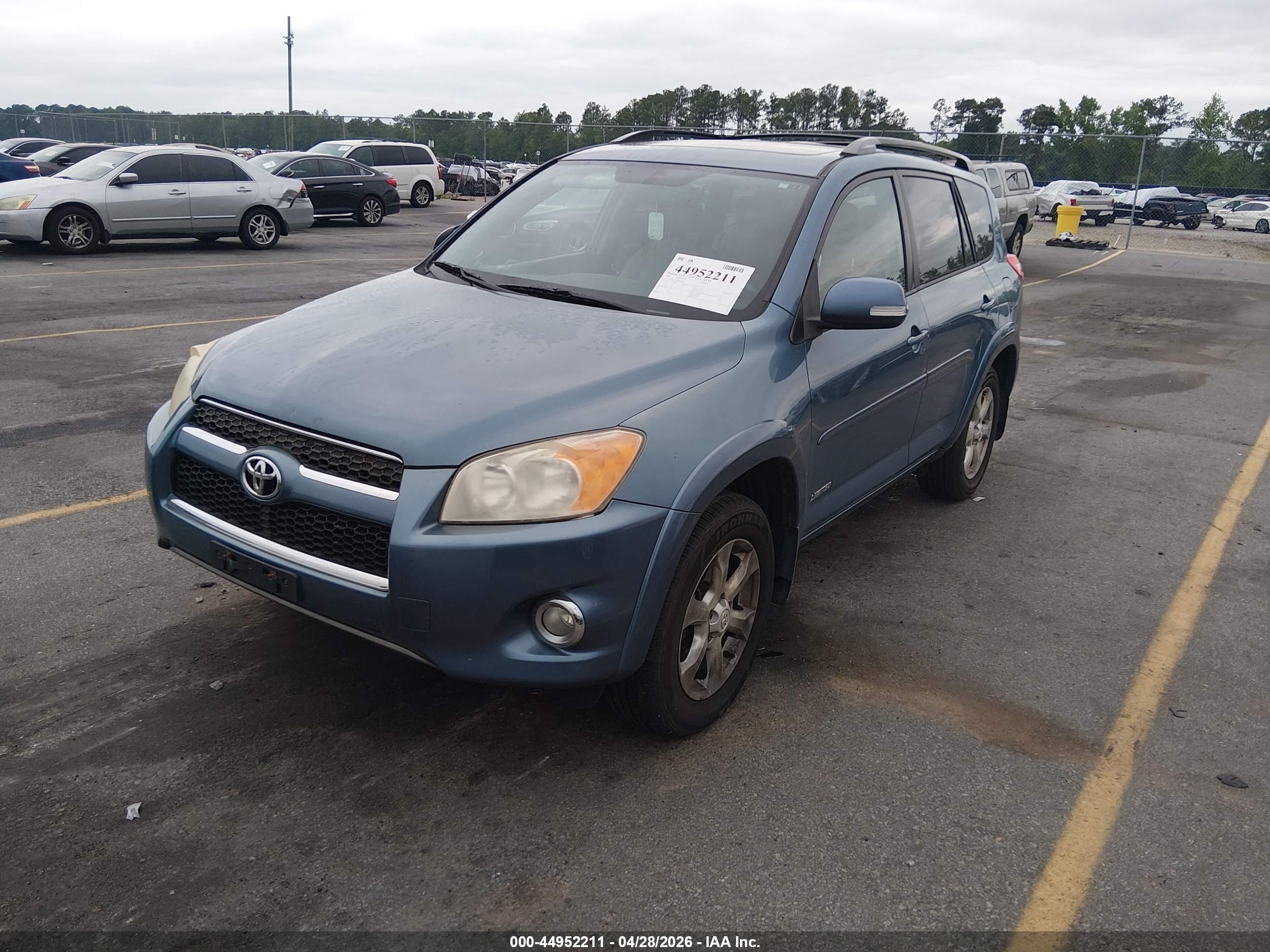 TOYOTA RAV4 image 2