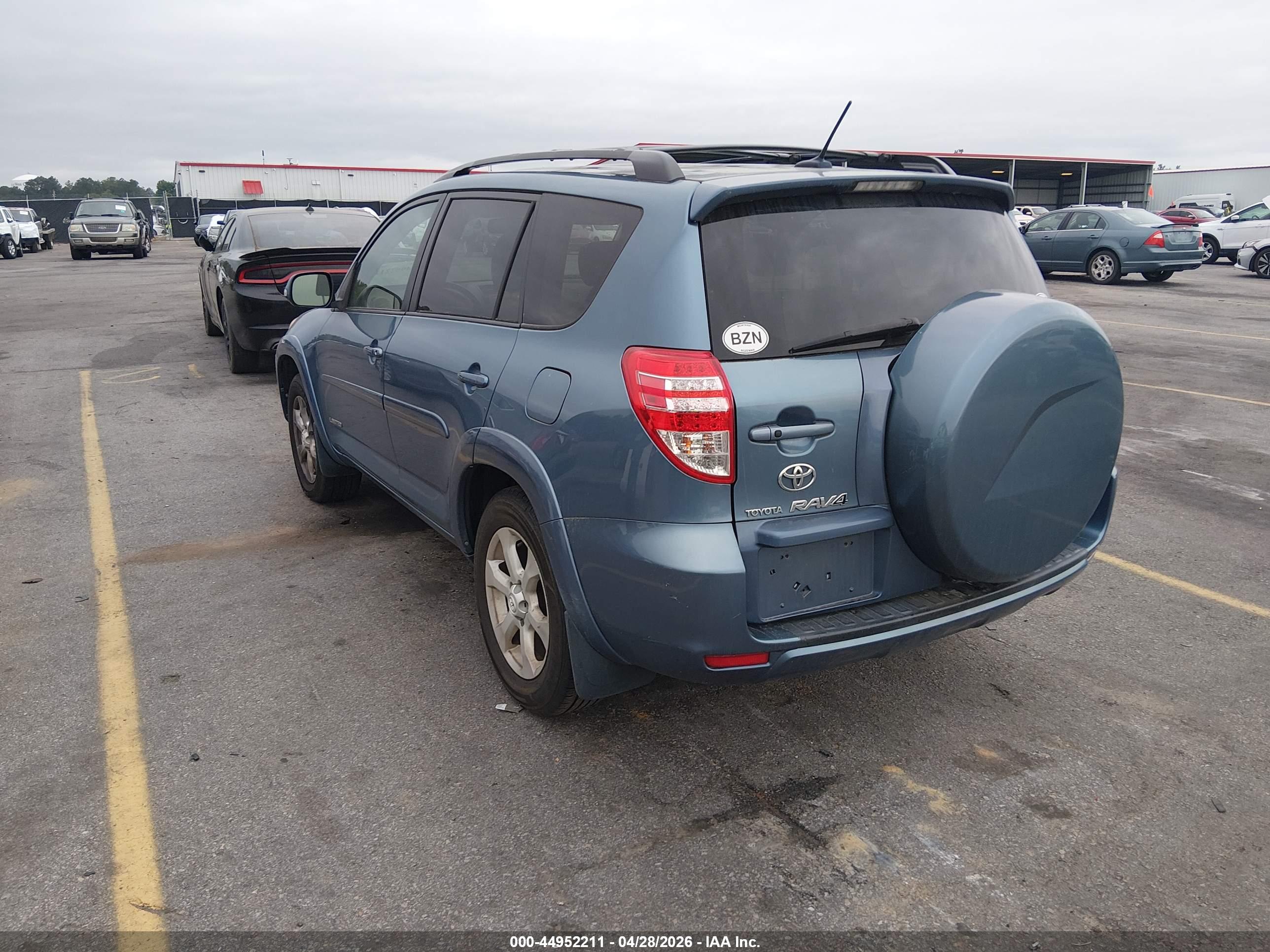 TOYOTA RAV4 image 3