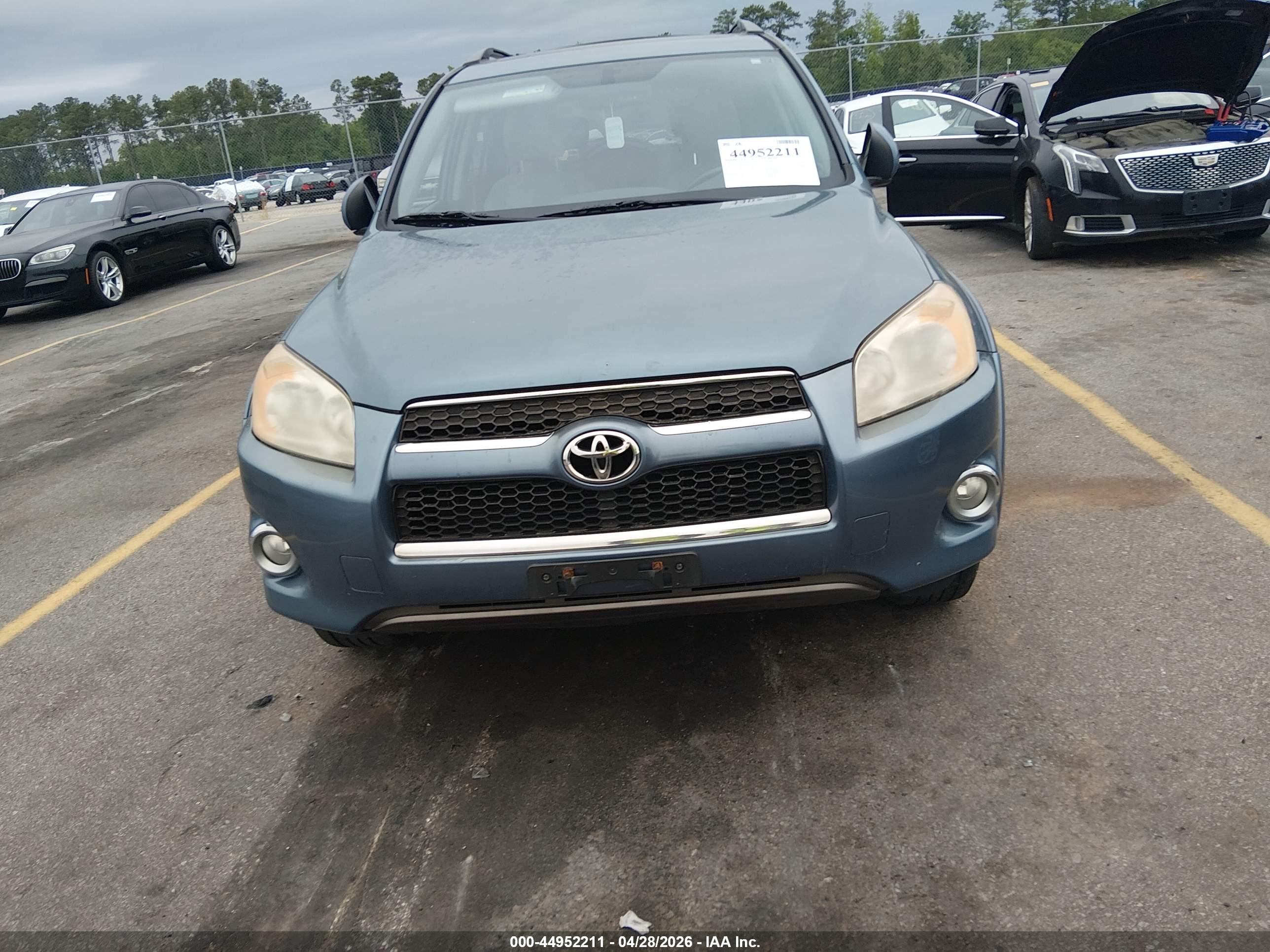 TOYOTA RAV4 image 6