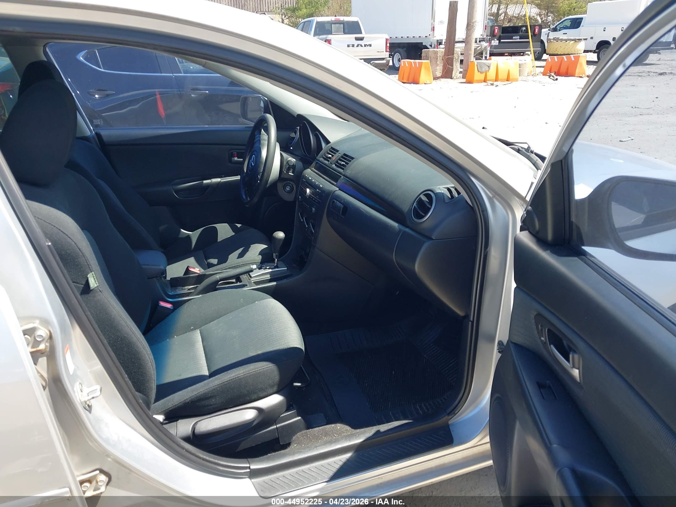 MAZDA MAZDA3 image 5