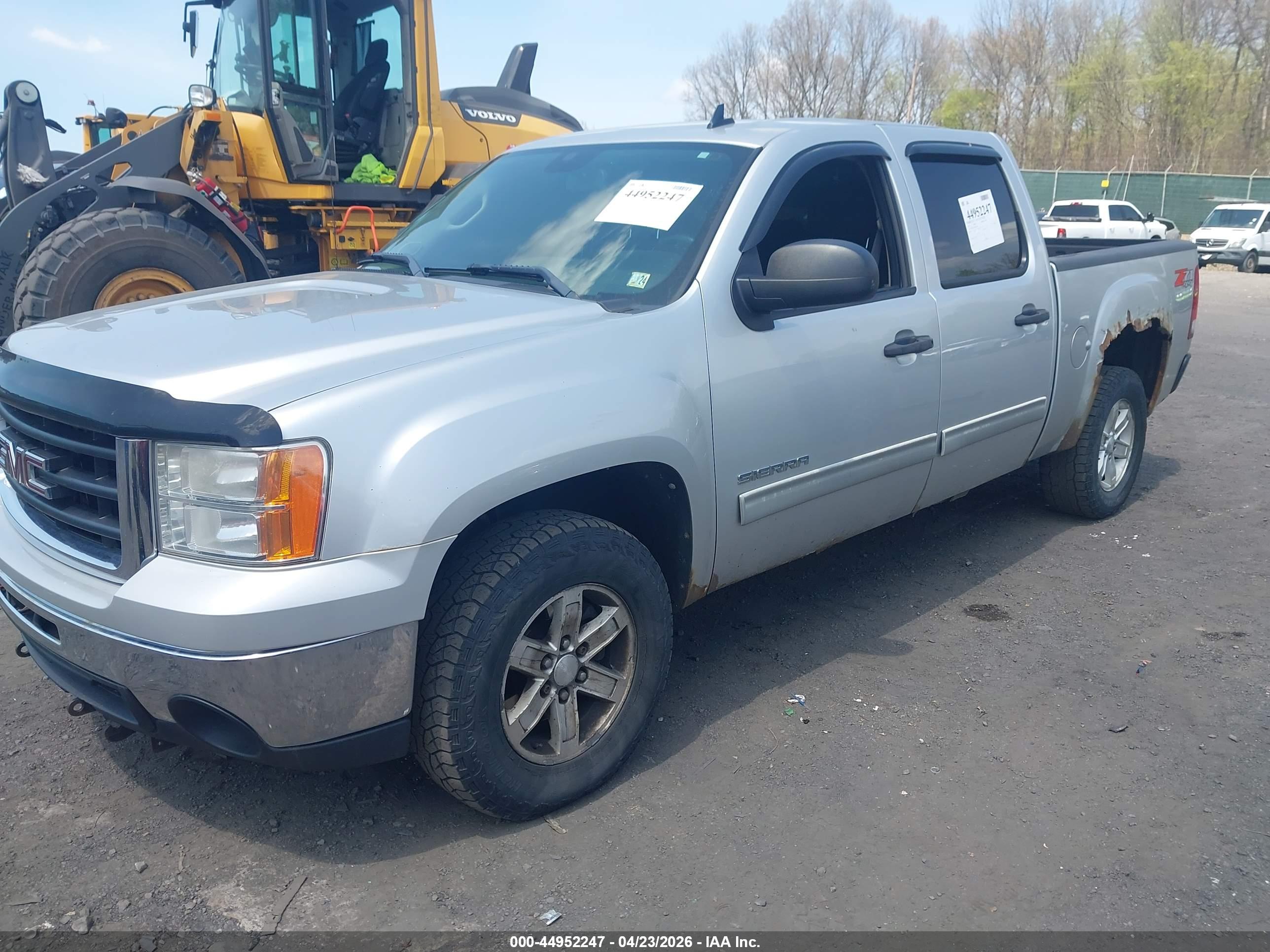 GMC SIERRA image 2