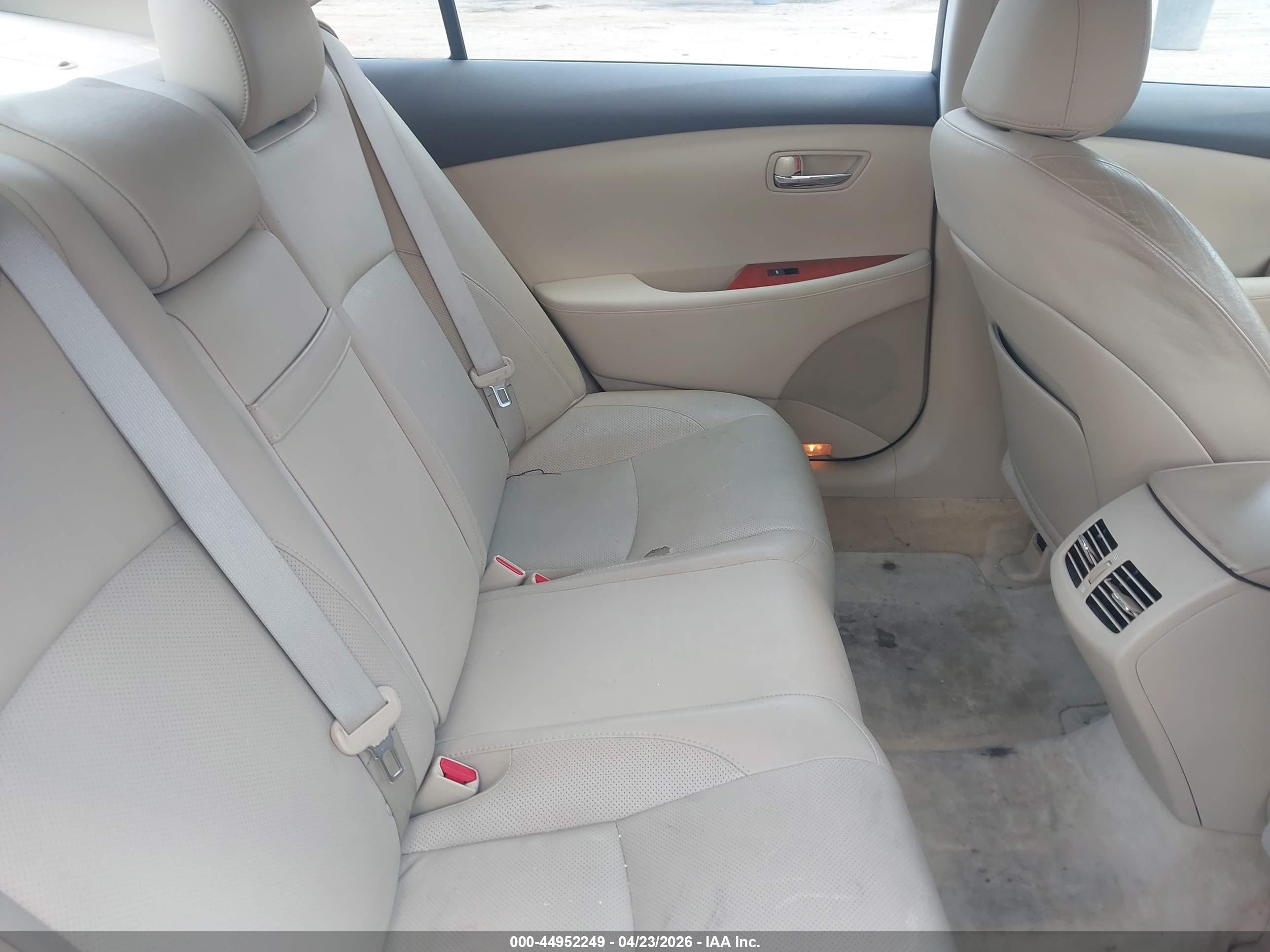 LEXUS ES image 8