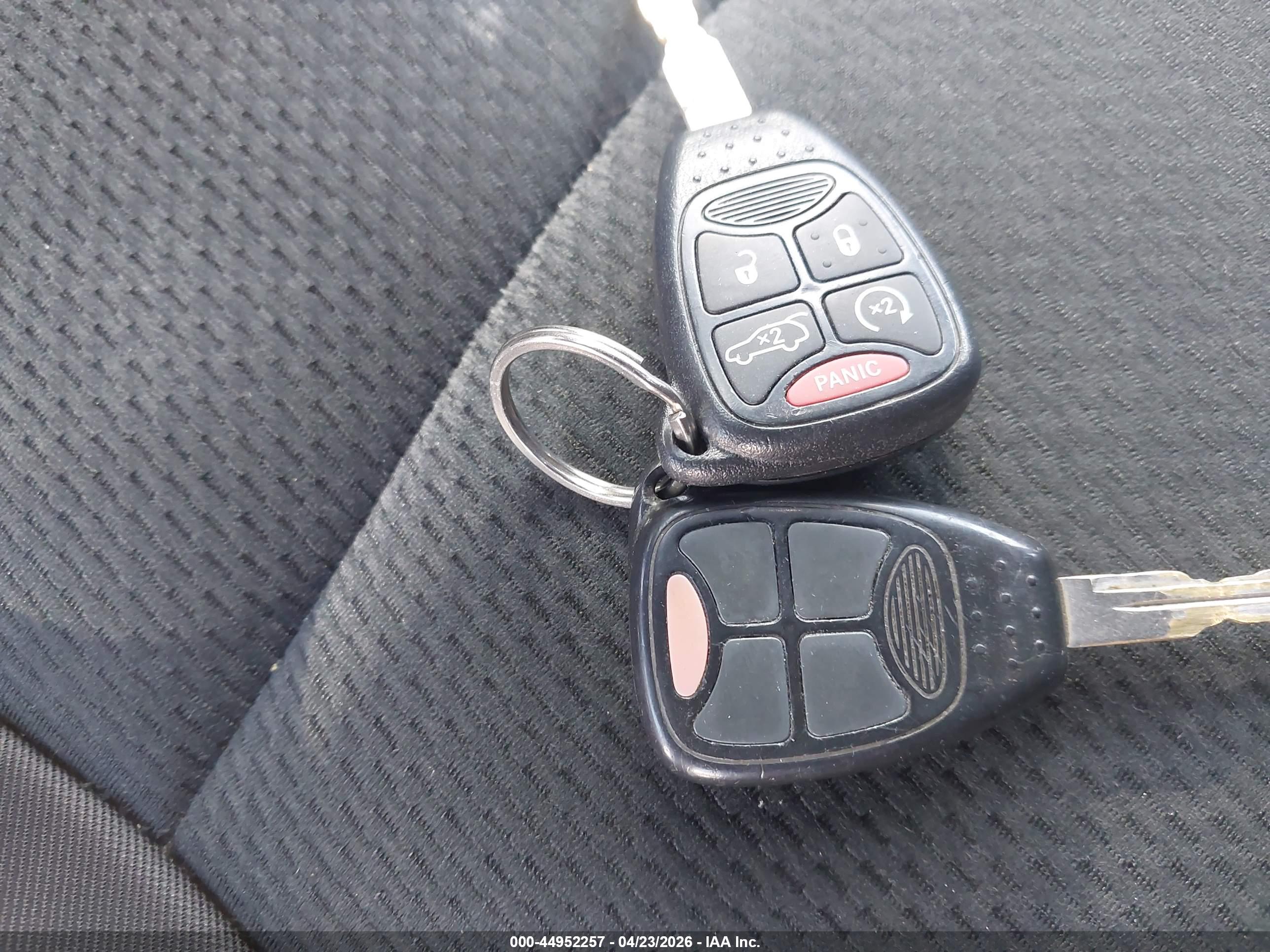 CHRYSLER 200 image 11