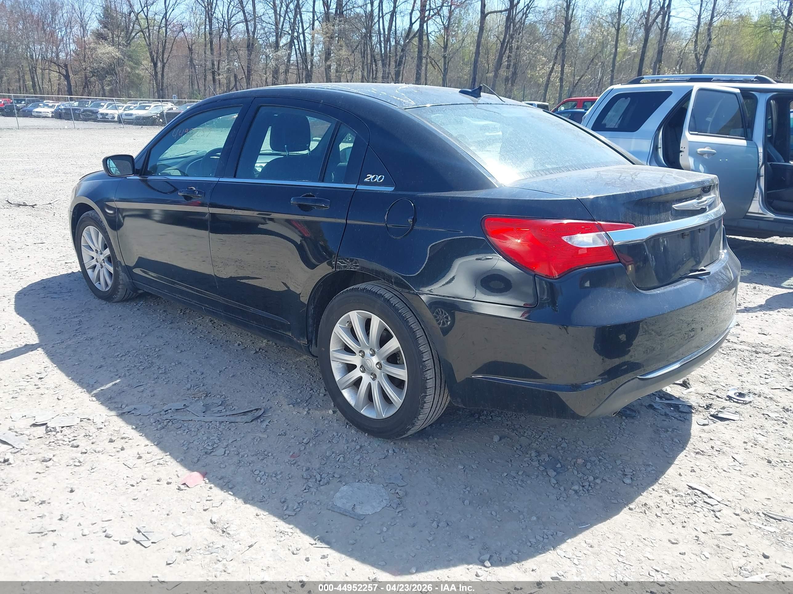 CHRYSLER 200 image 3