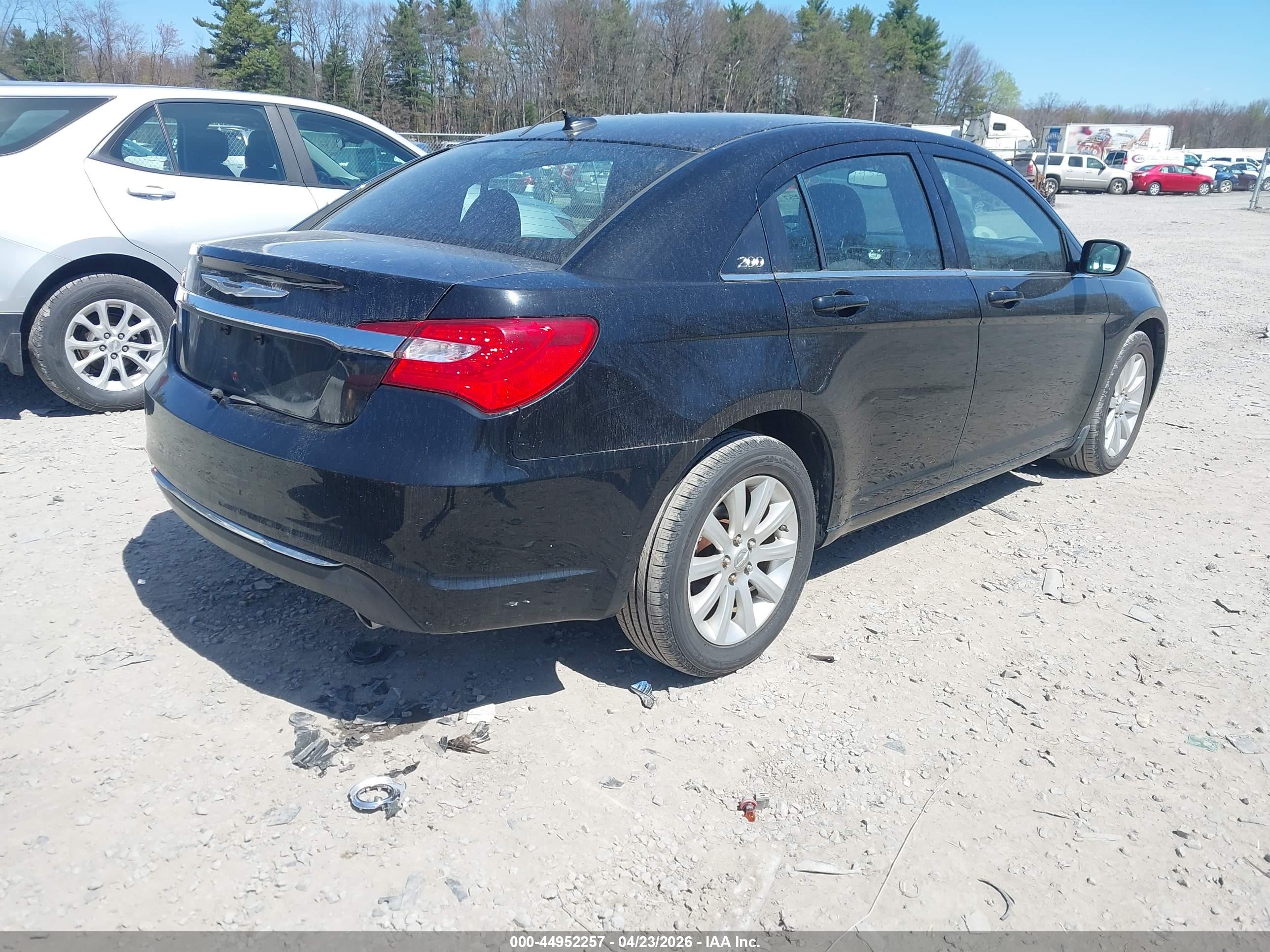 CHRYSLER 200 image 4