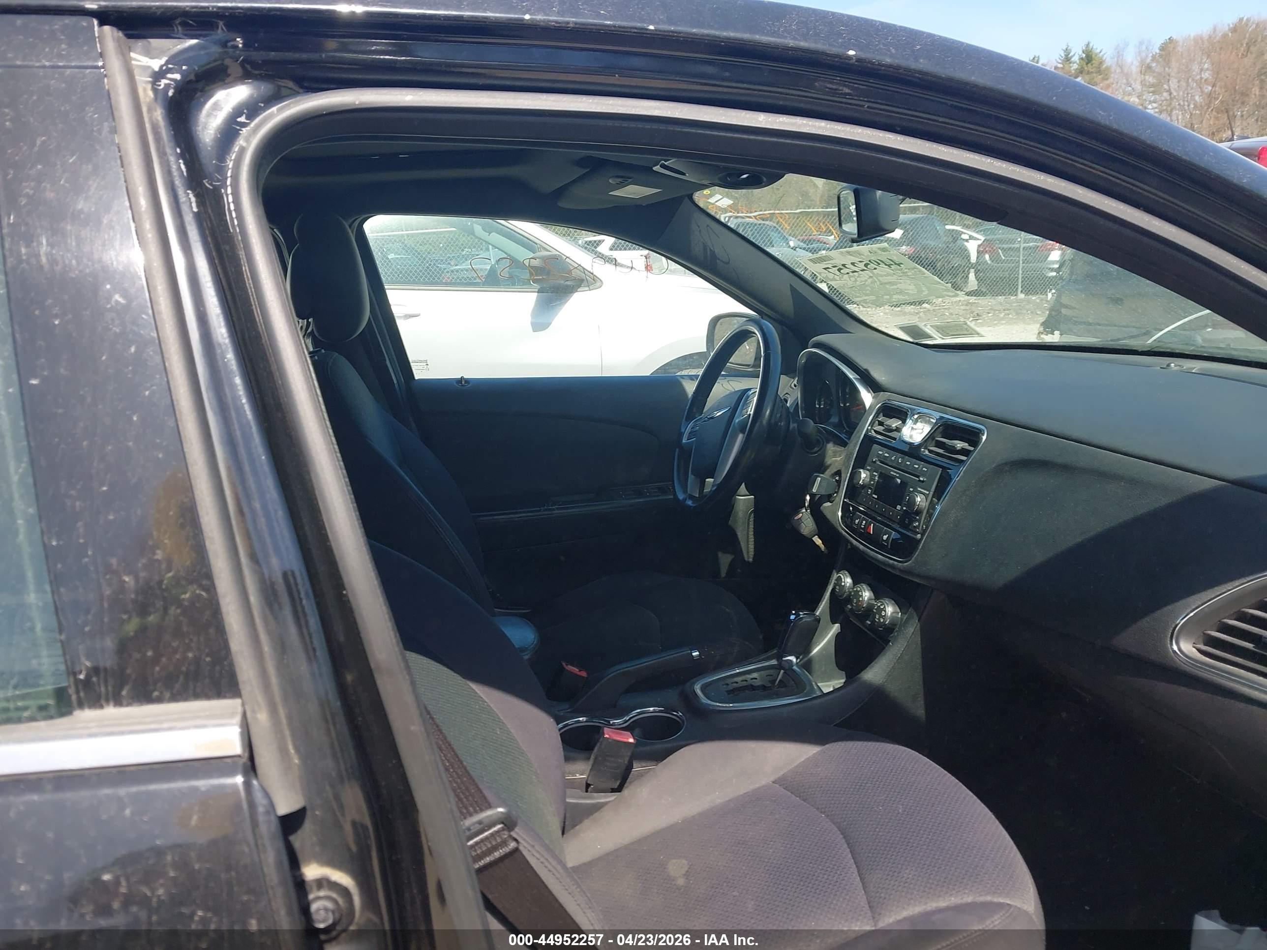 CHRYSLER 200 image 5