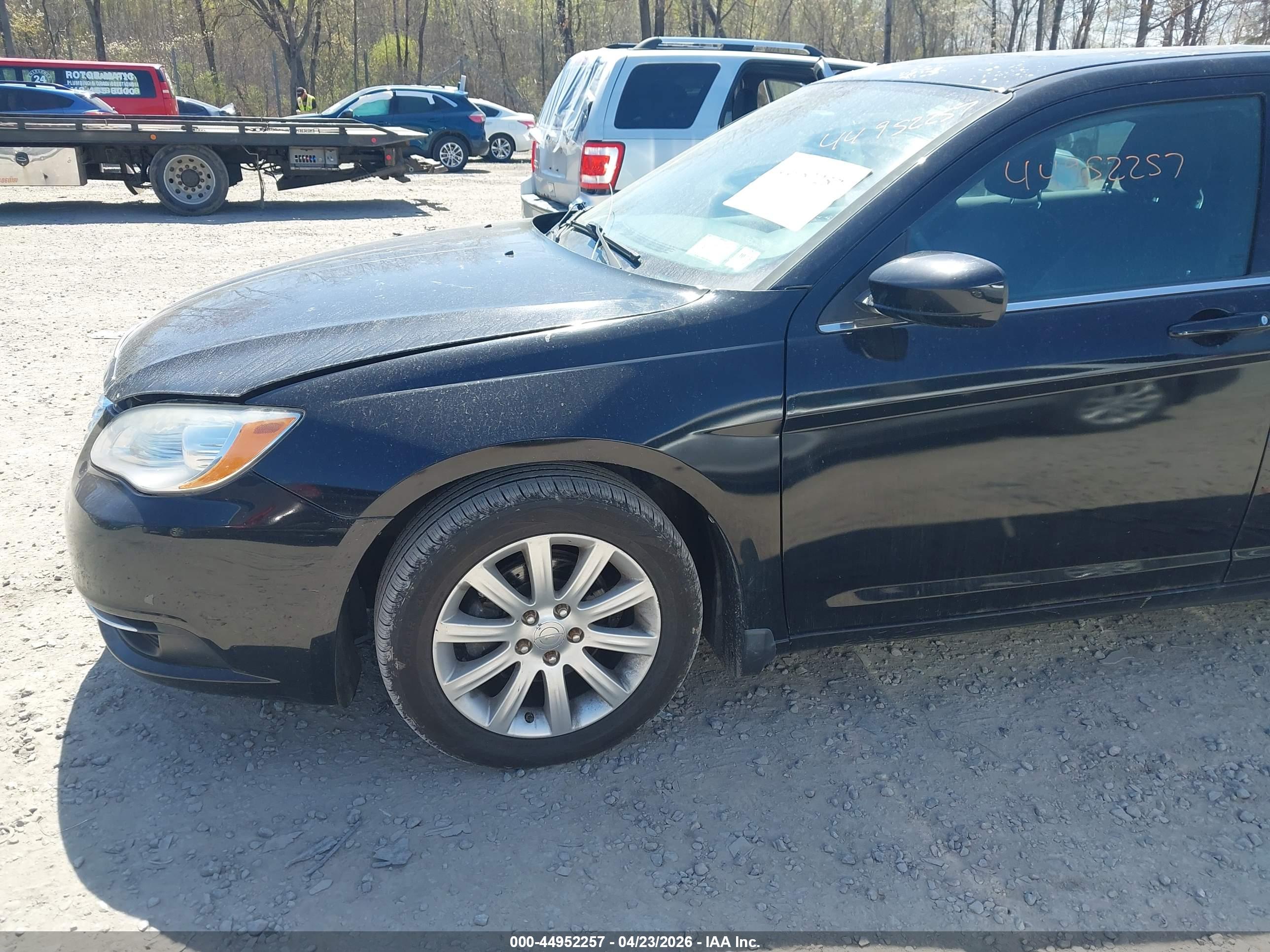 CHRYSLER 200 image 6