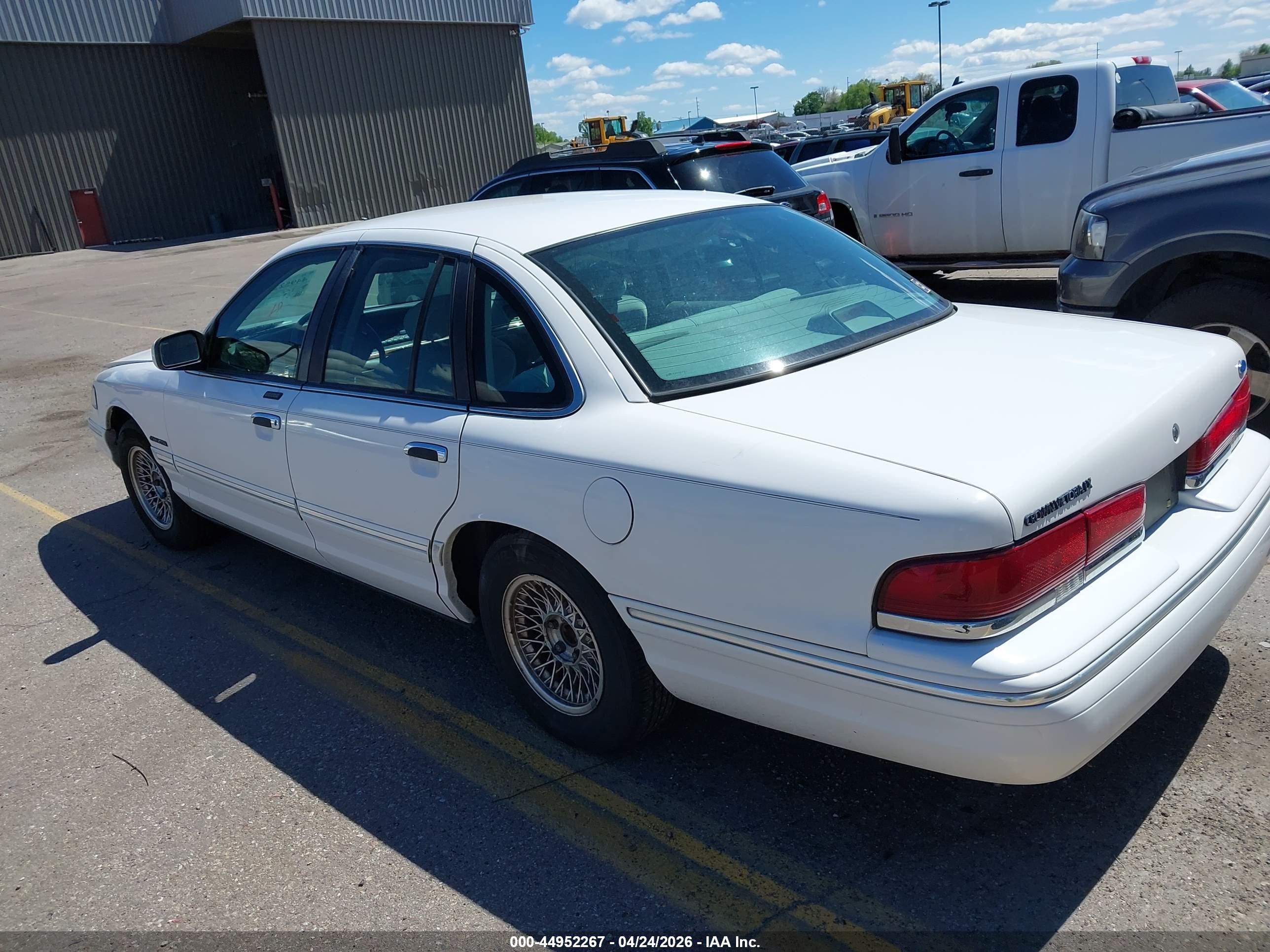 FORD CROWN image 3