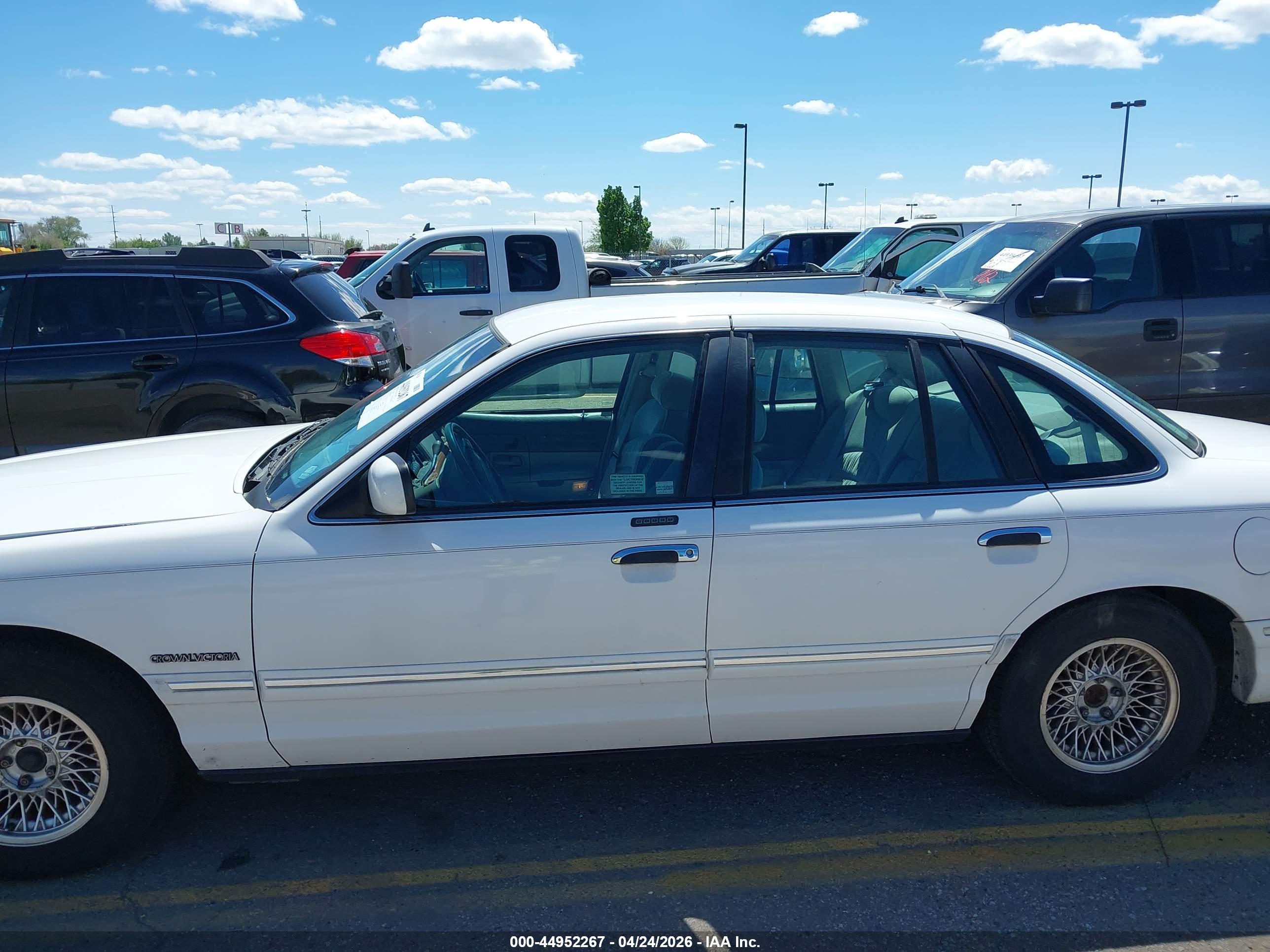 FORD CROWN image 6