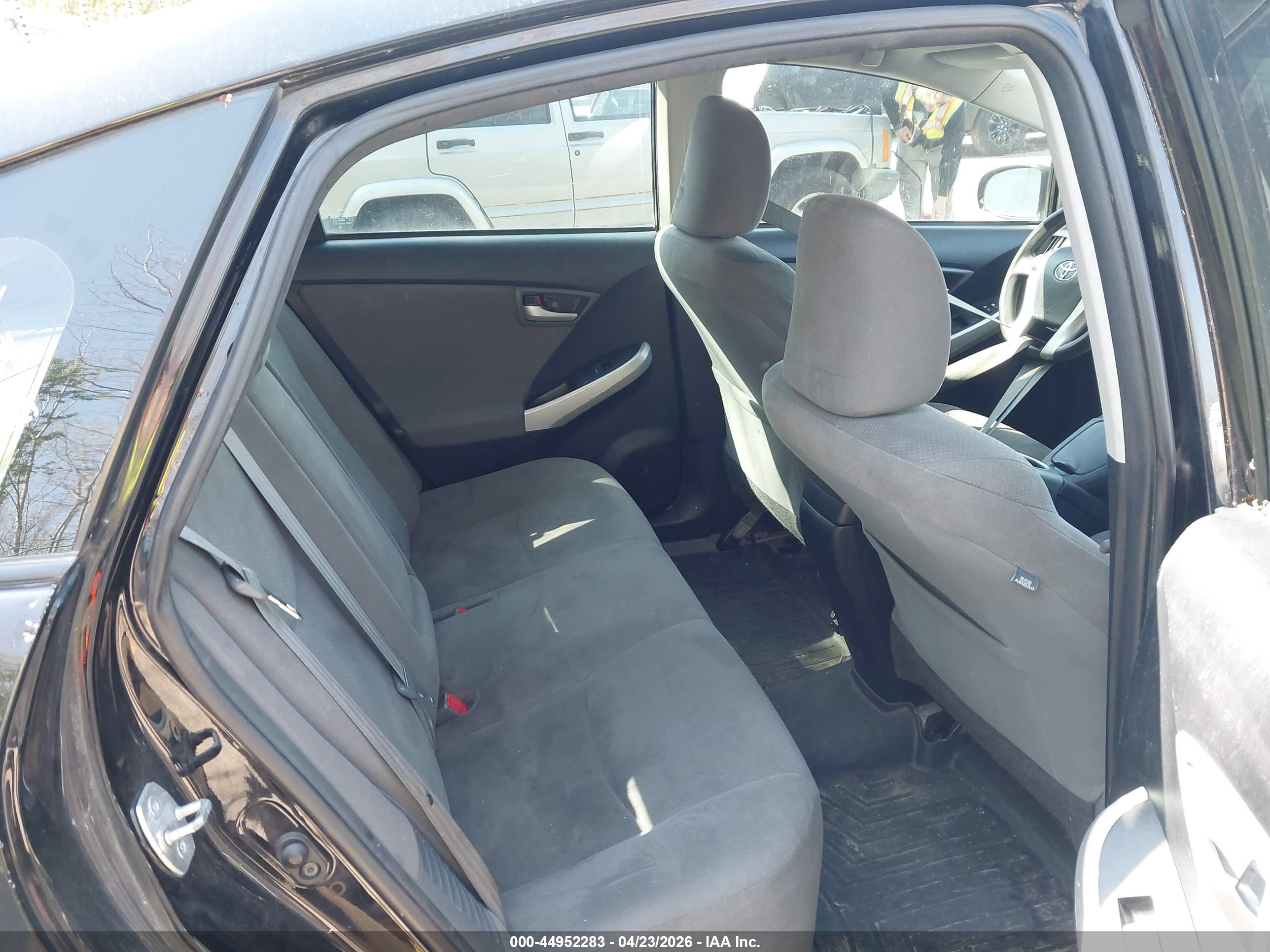 TOYOTA PRIUS image 8