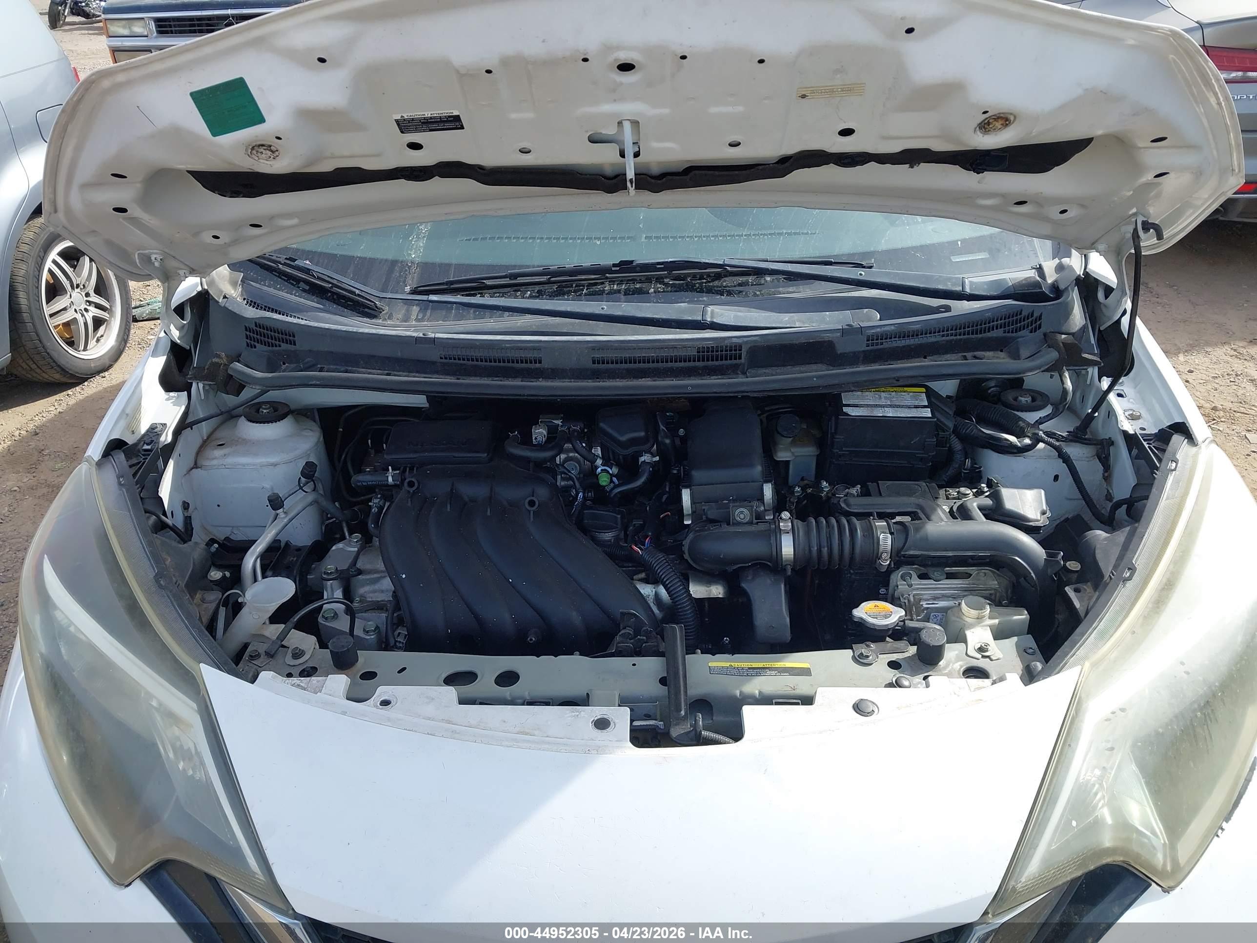 NISSAN VERSA image 10