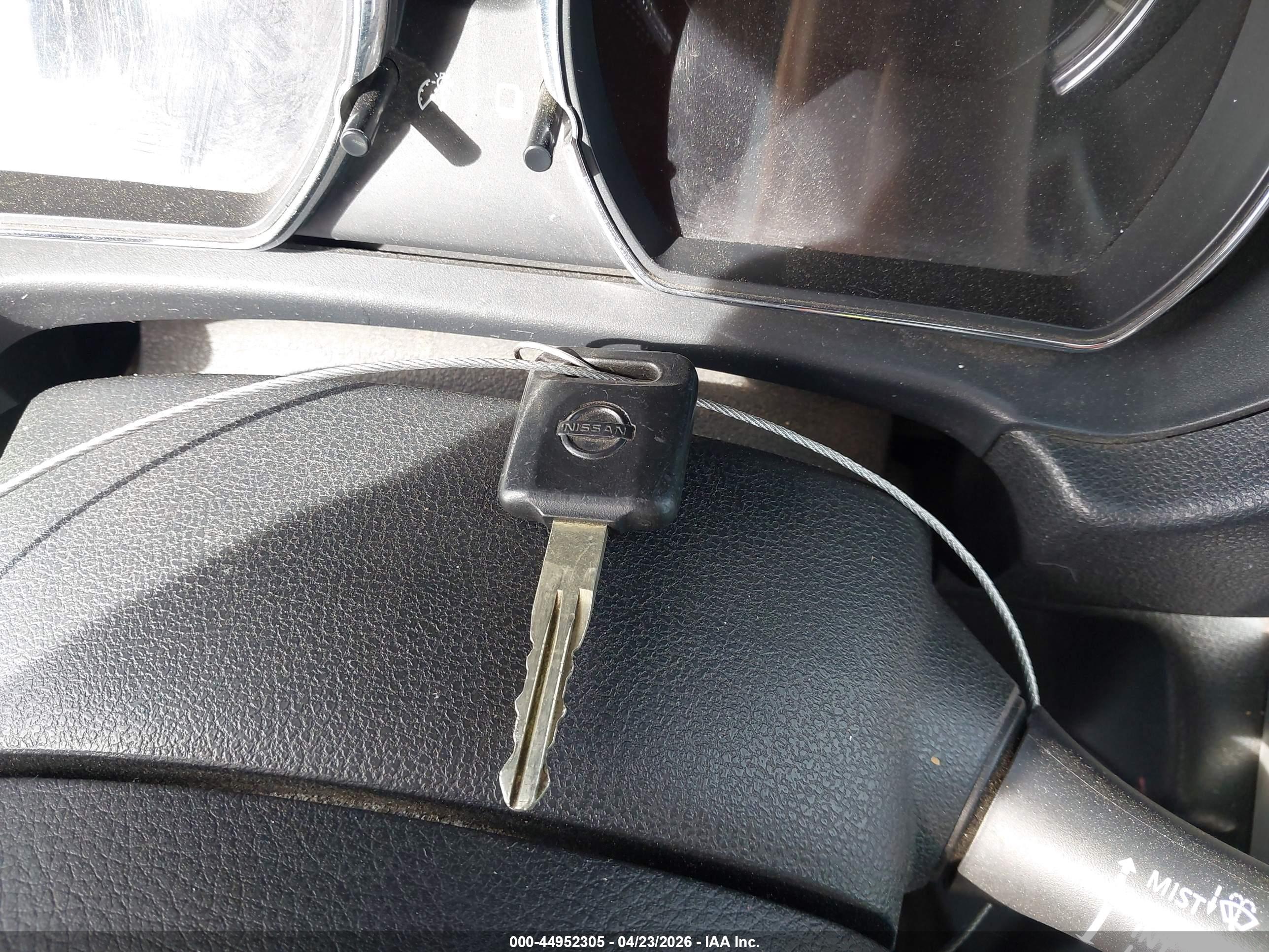 NISSAN VERSA image 11