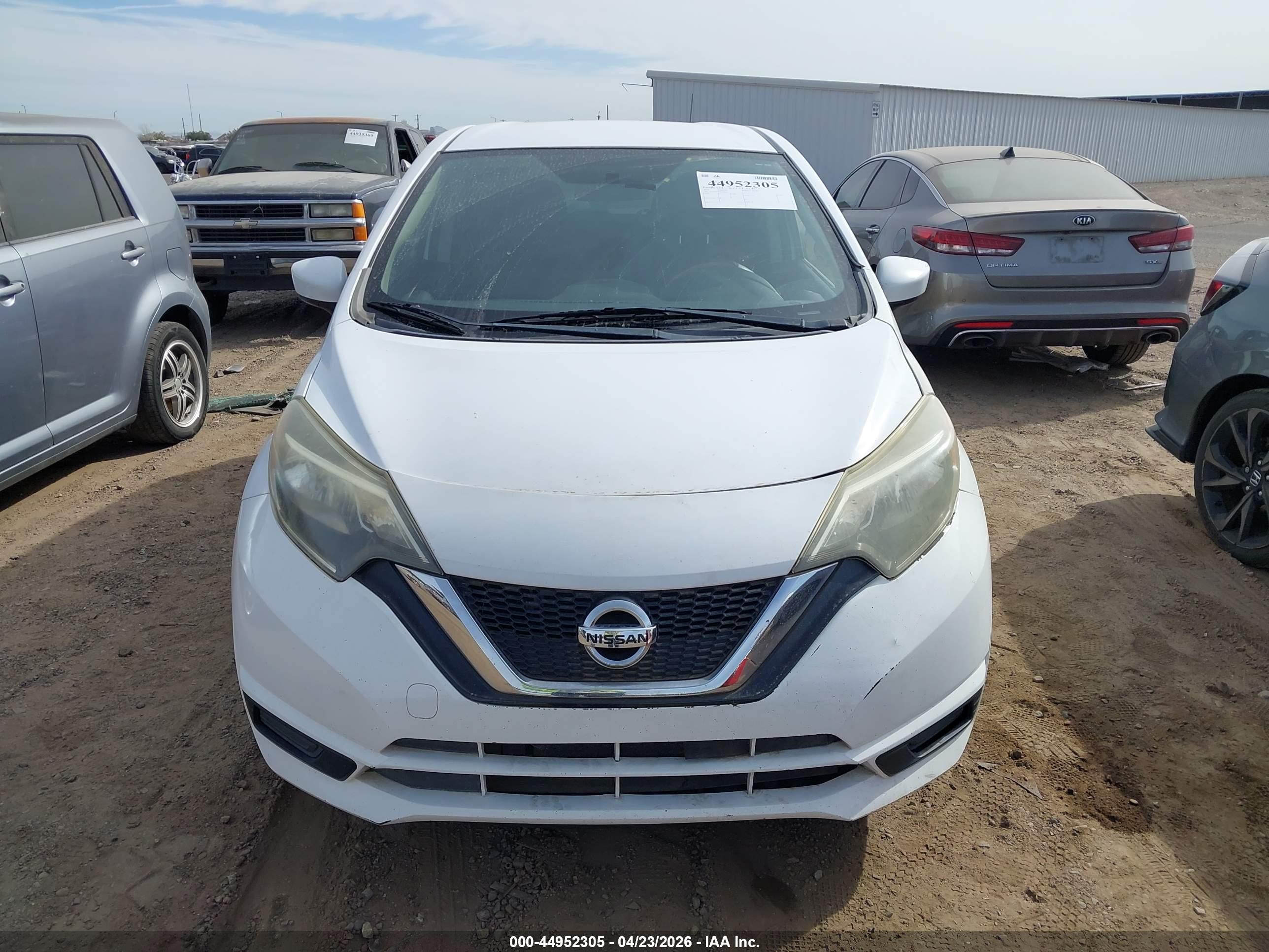 NISSAN VERSA image 6