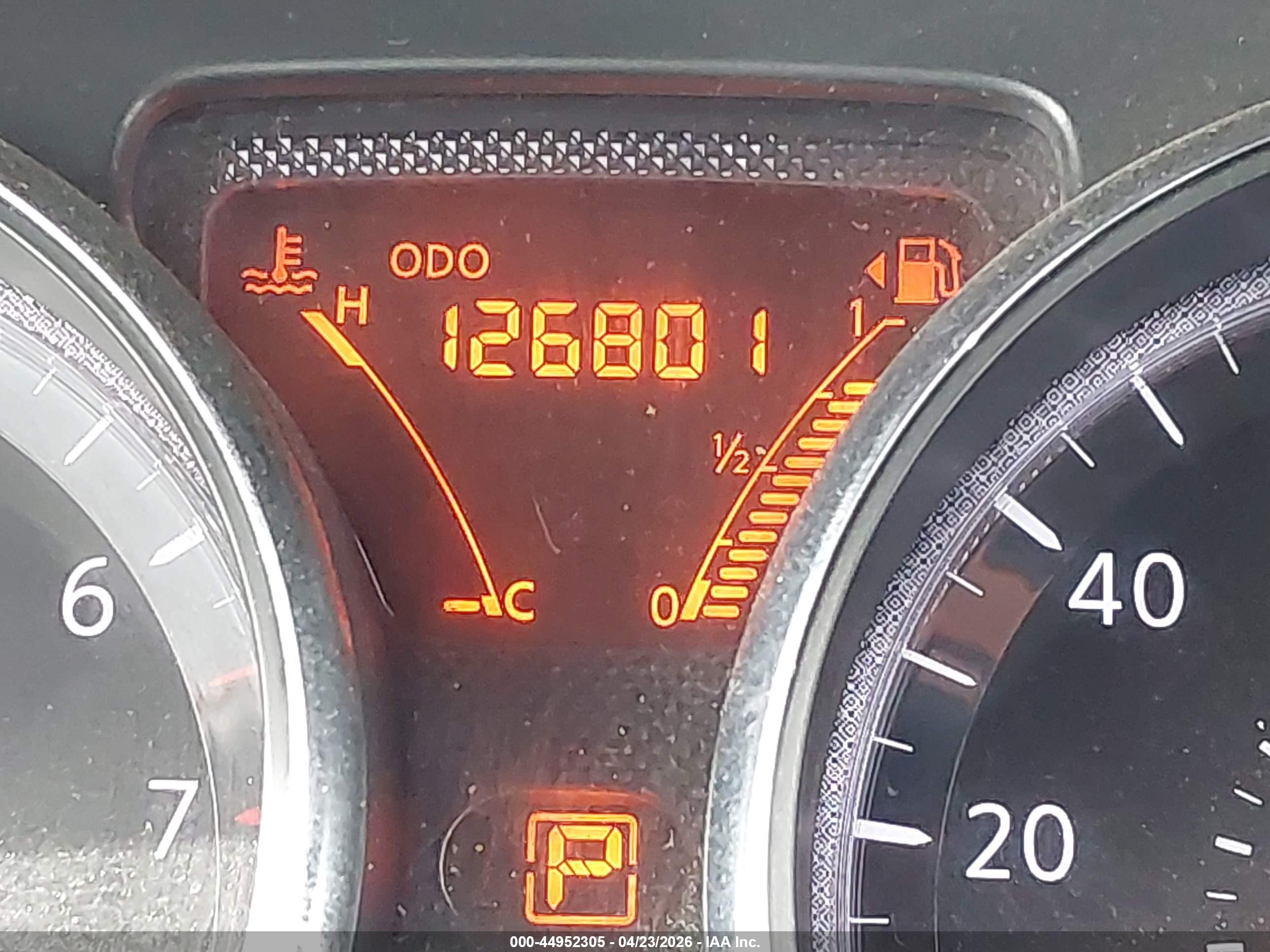 NISSAN VERSA image 7
