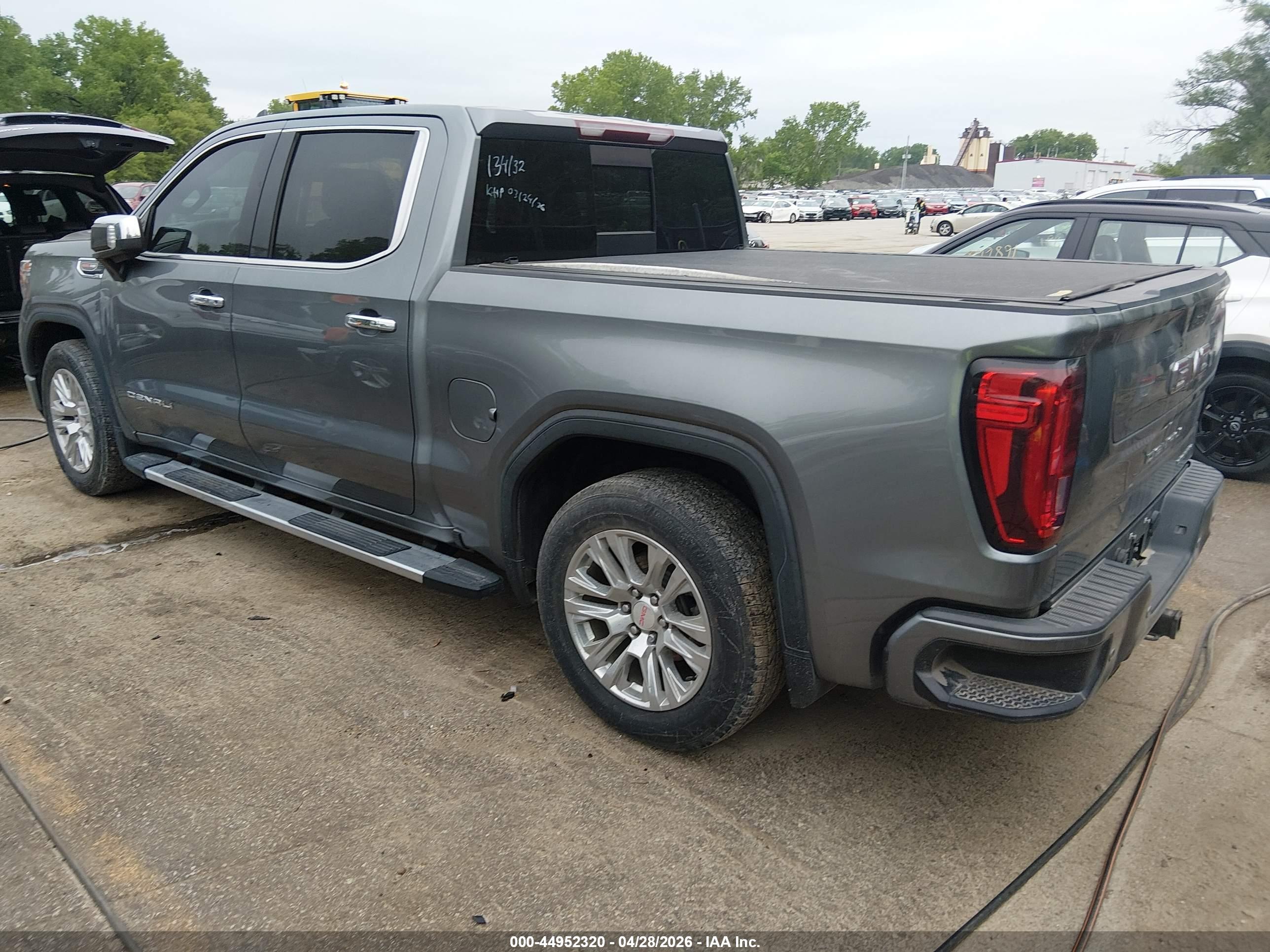GMC SIERRA image 3