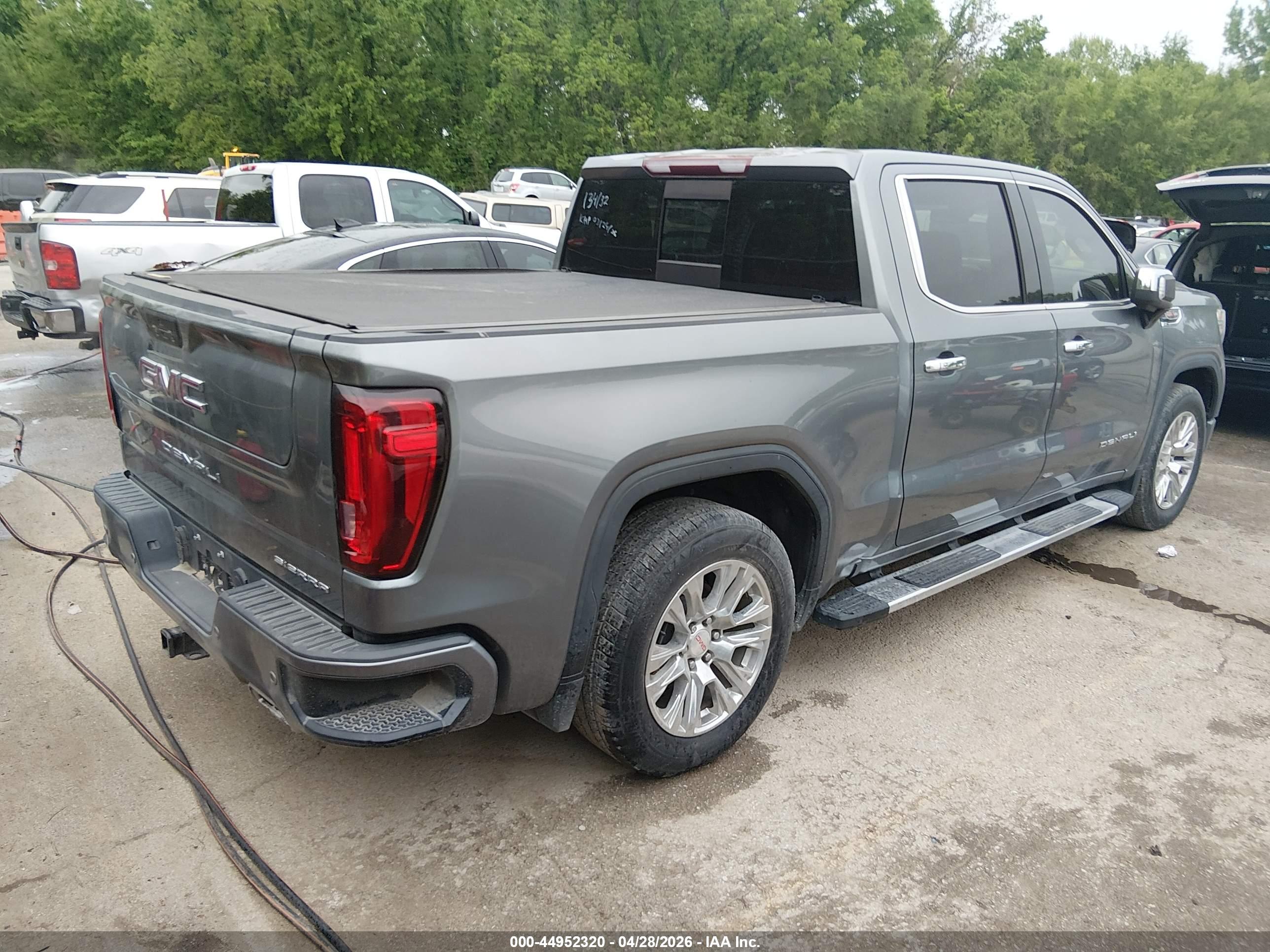 GMC SIERRA image 4
