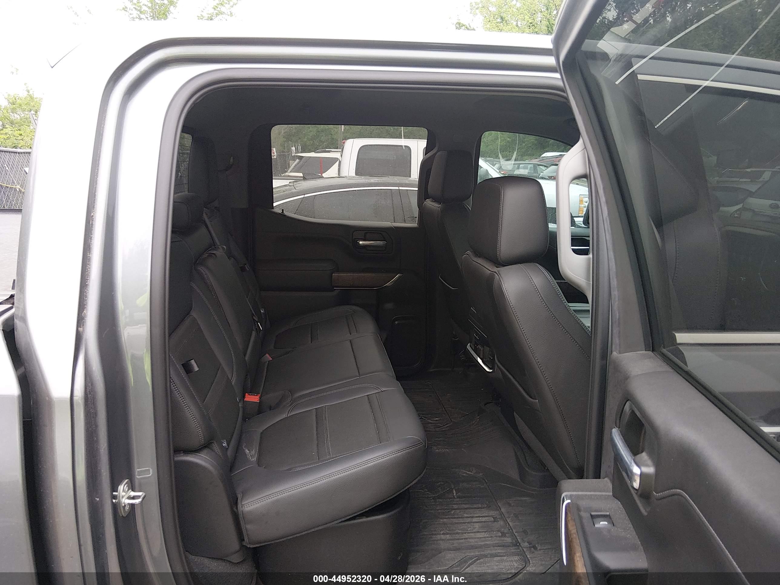 GMC SIERRA image 8