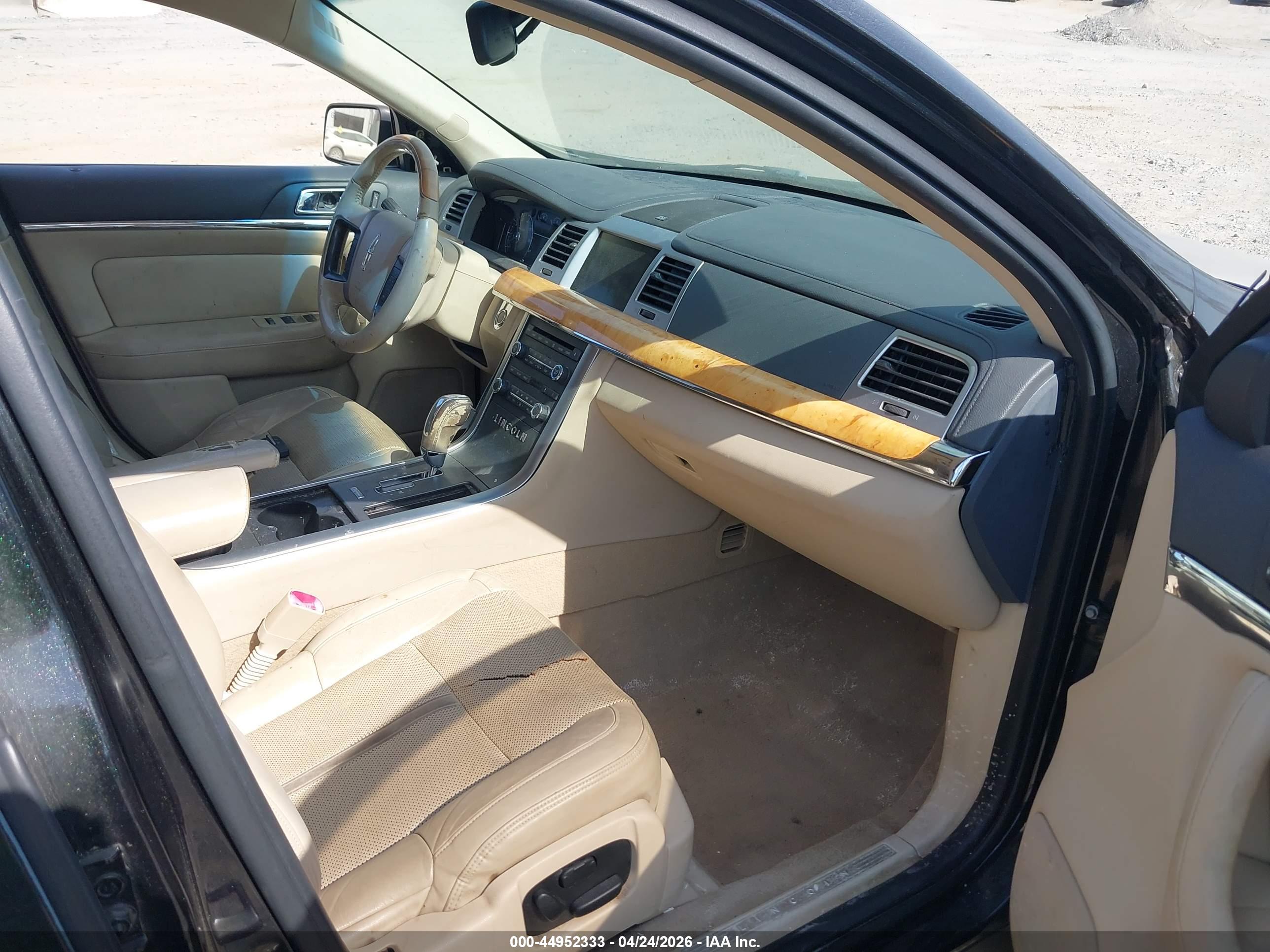 LINCOLN MKS image 5