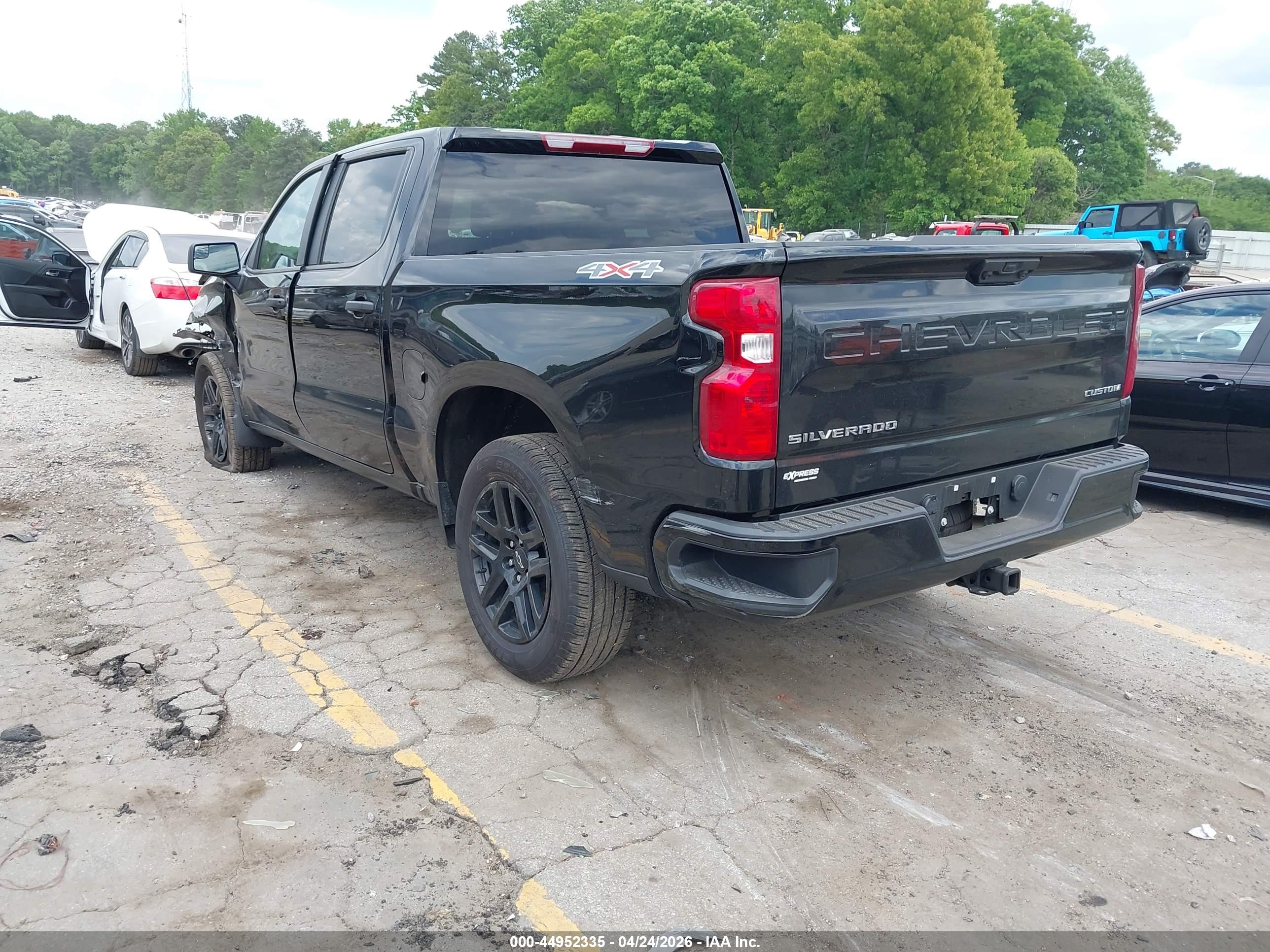 CHEVROLET SILVERADO image 3