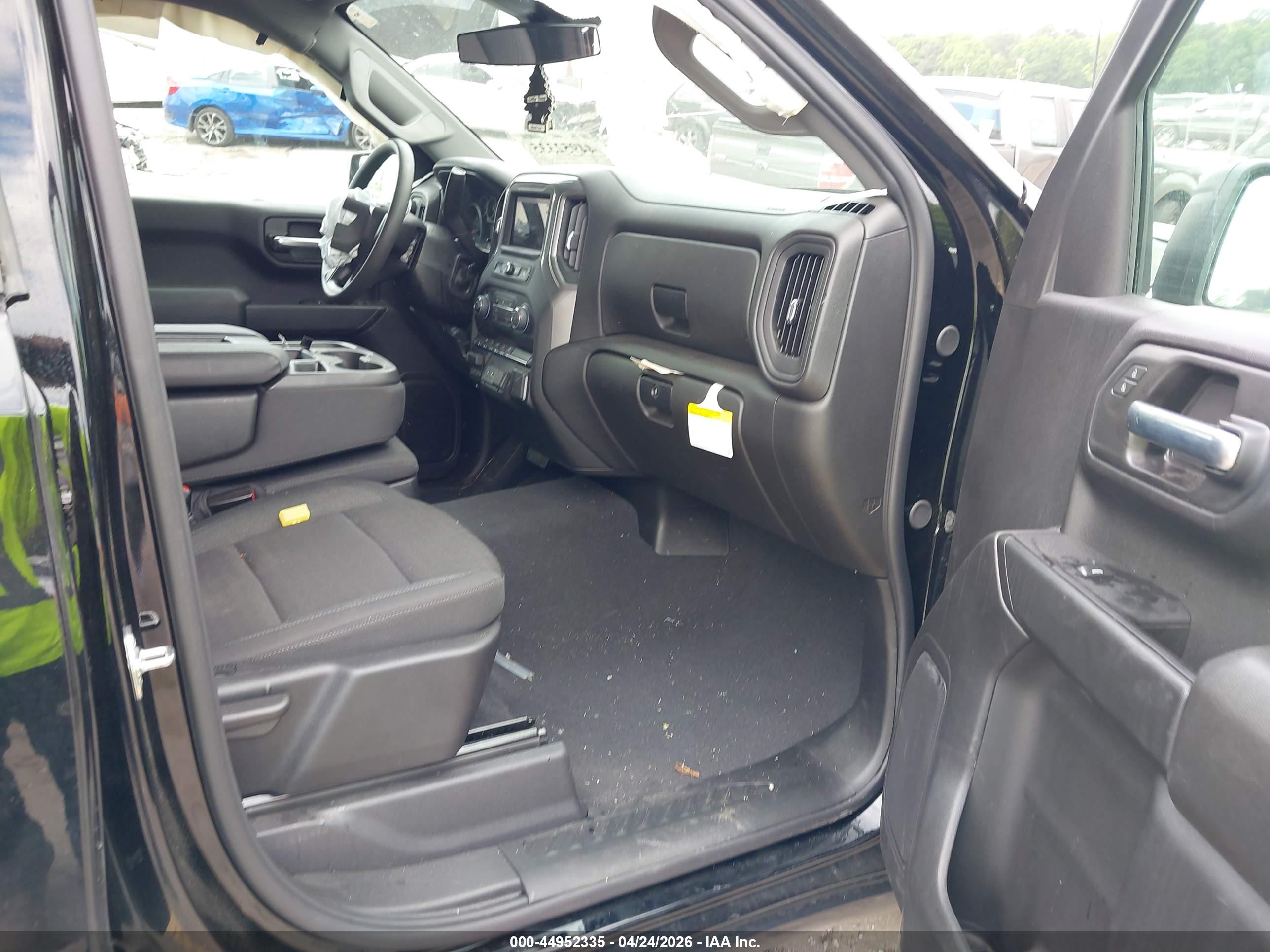 CHEVROLET SILVERADO image 5