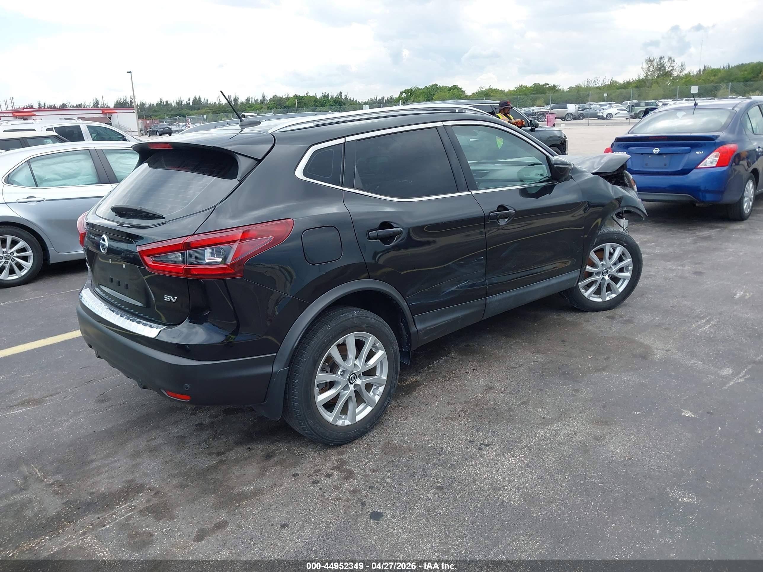 NISSAN ROGUE image 4