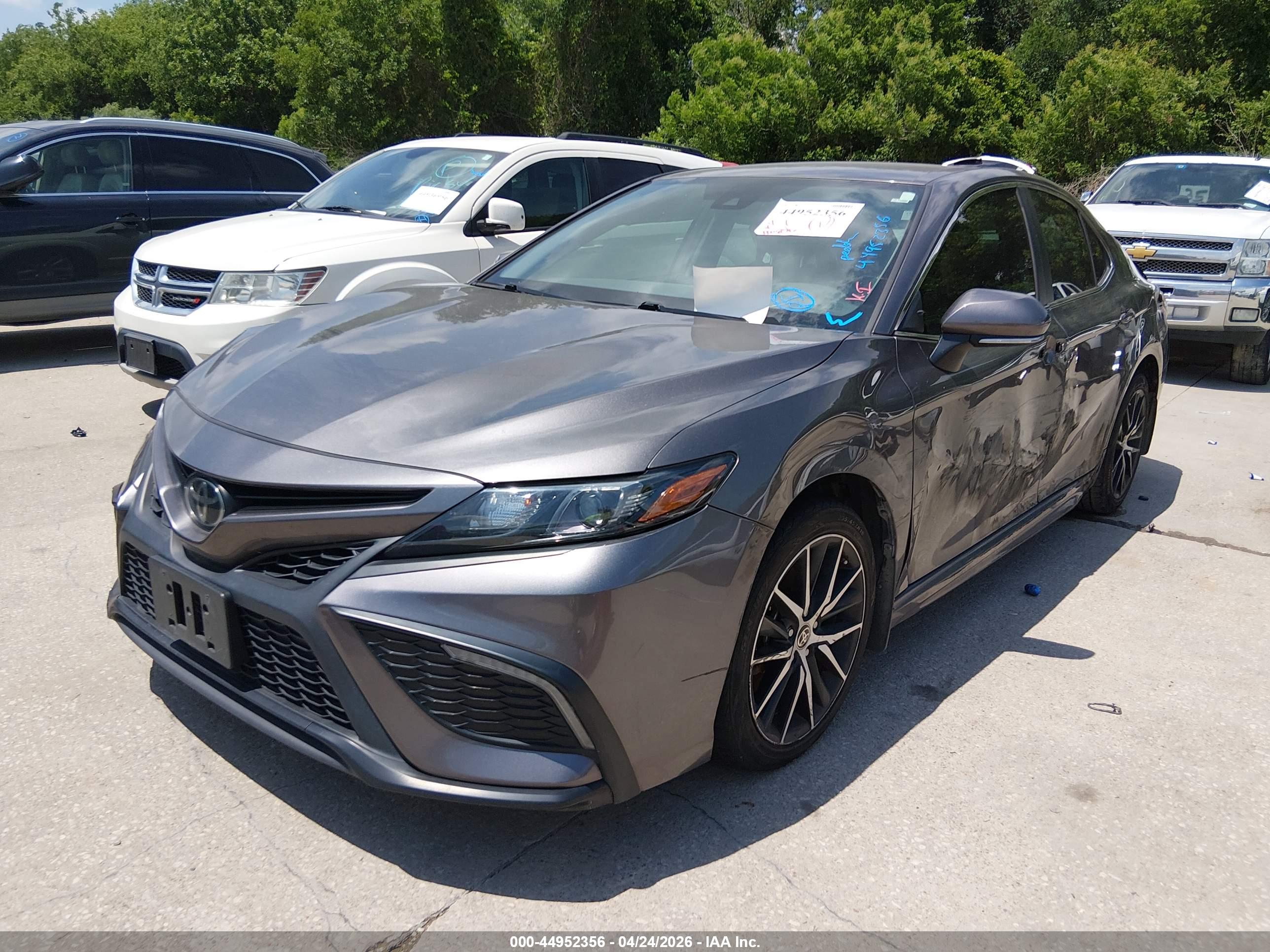 TOYOTA CAMRY image 2