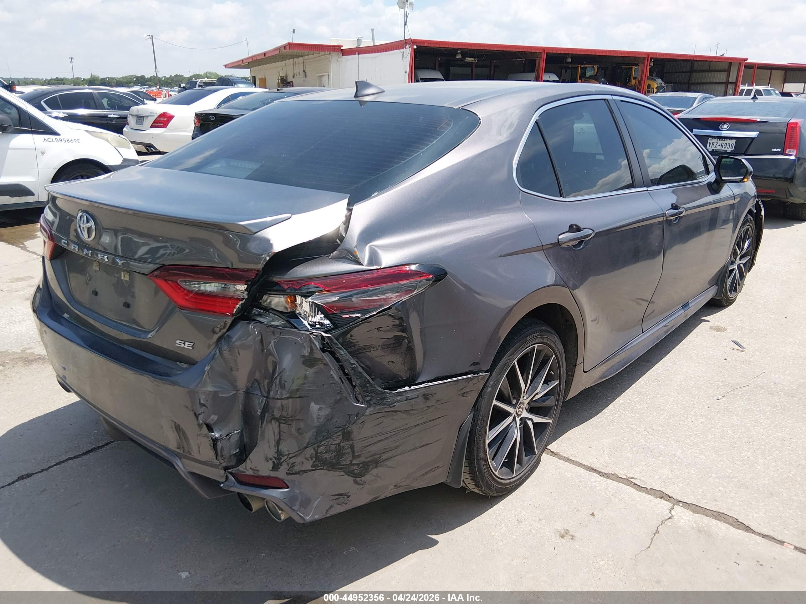 TOYOTA CAMRY image 4
