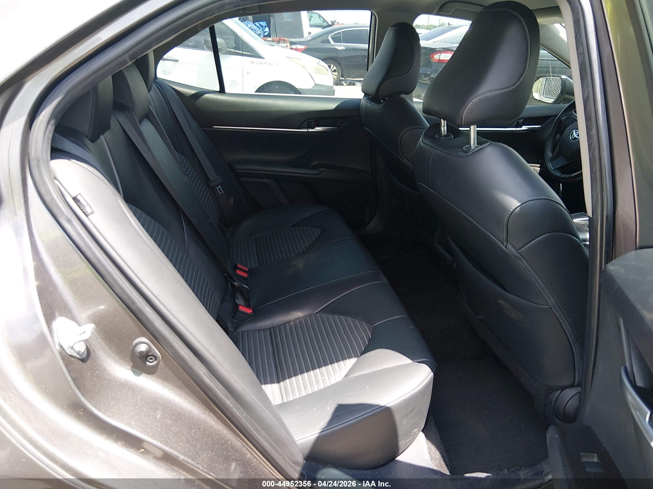 TOYOTA CAMRY image 8