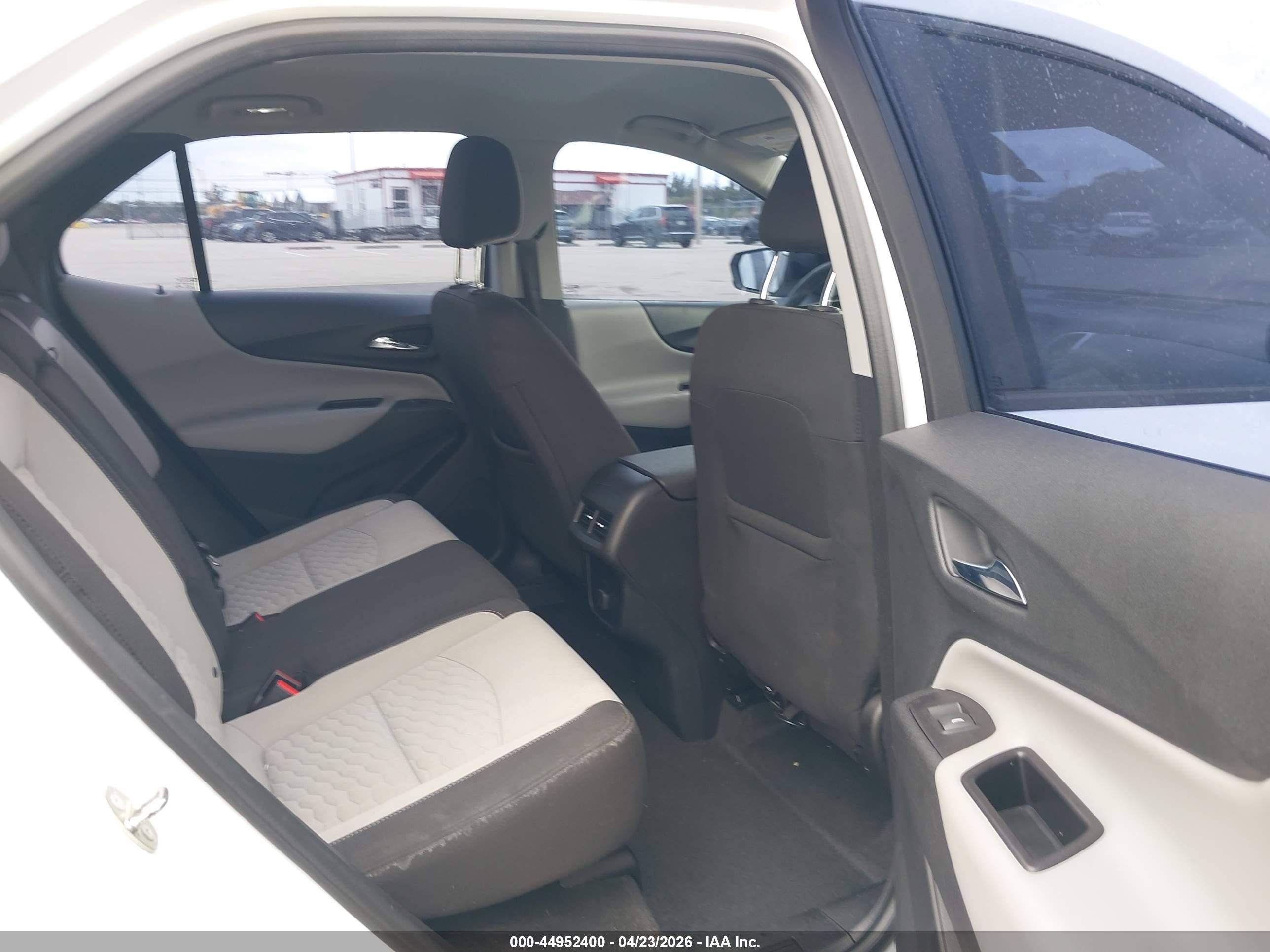 CHEVROLET EQUINOX image 8
