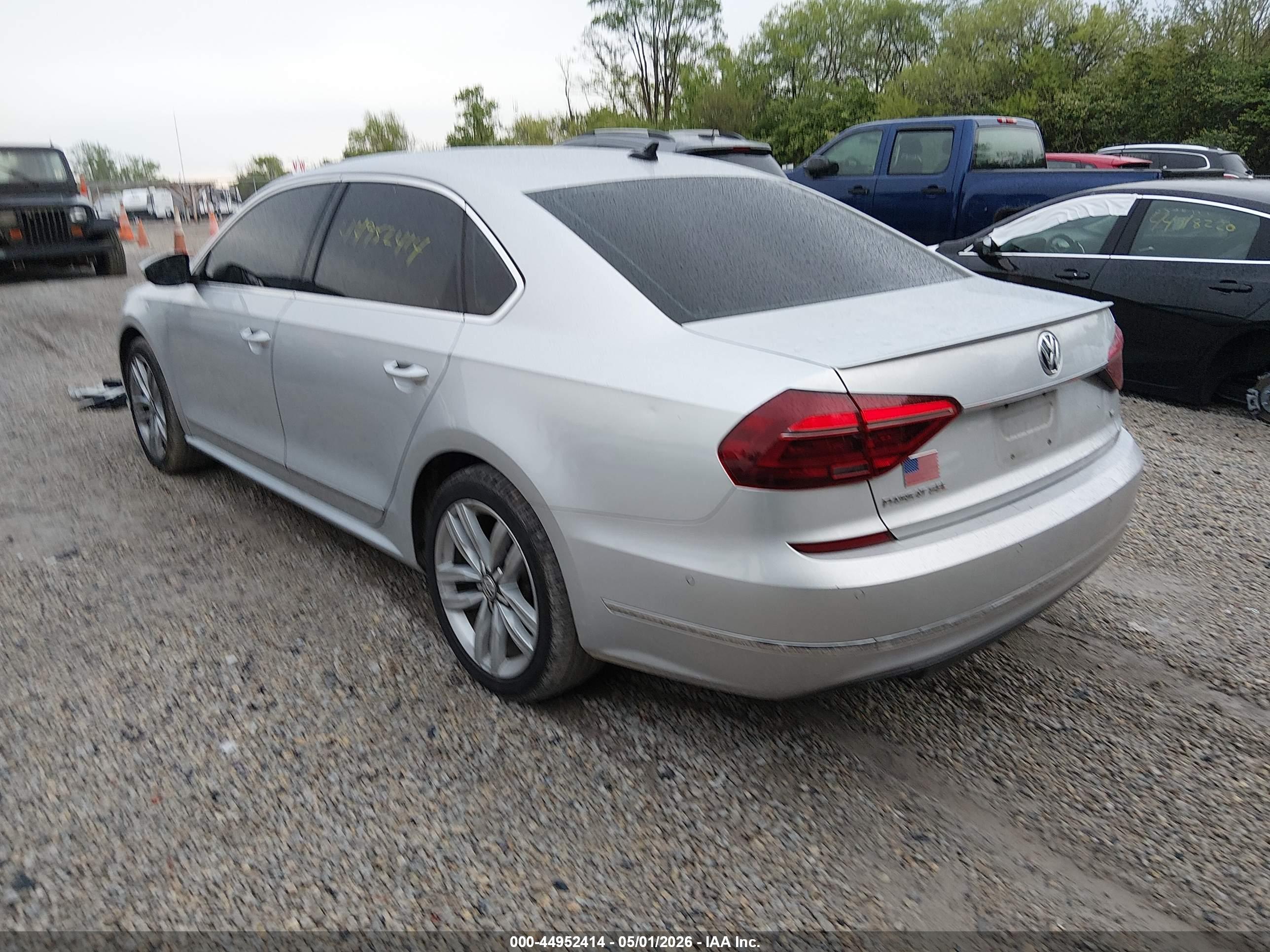 VOLKSWAGEN PASSAT image 3
