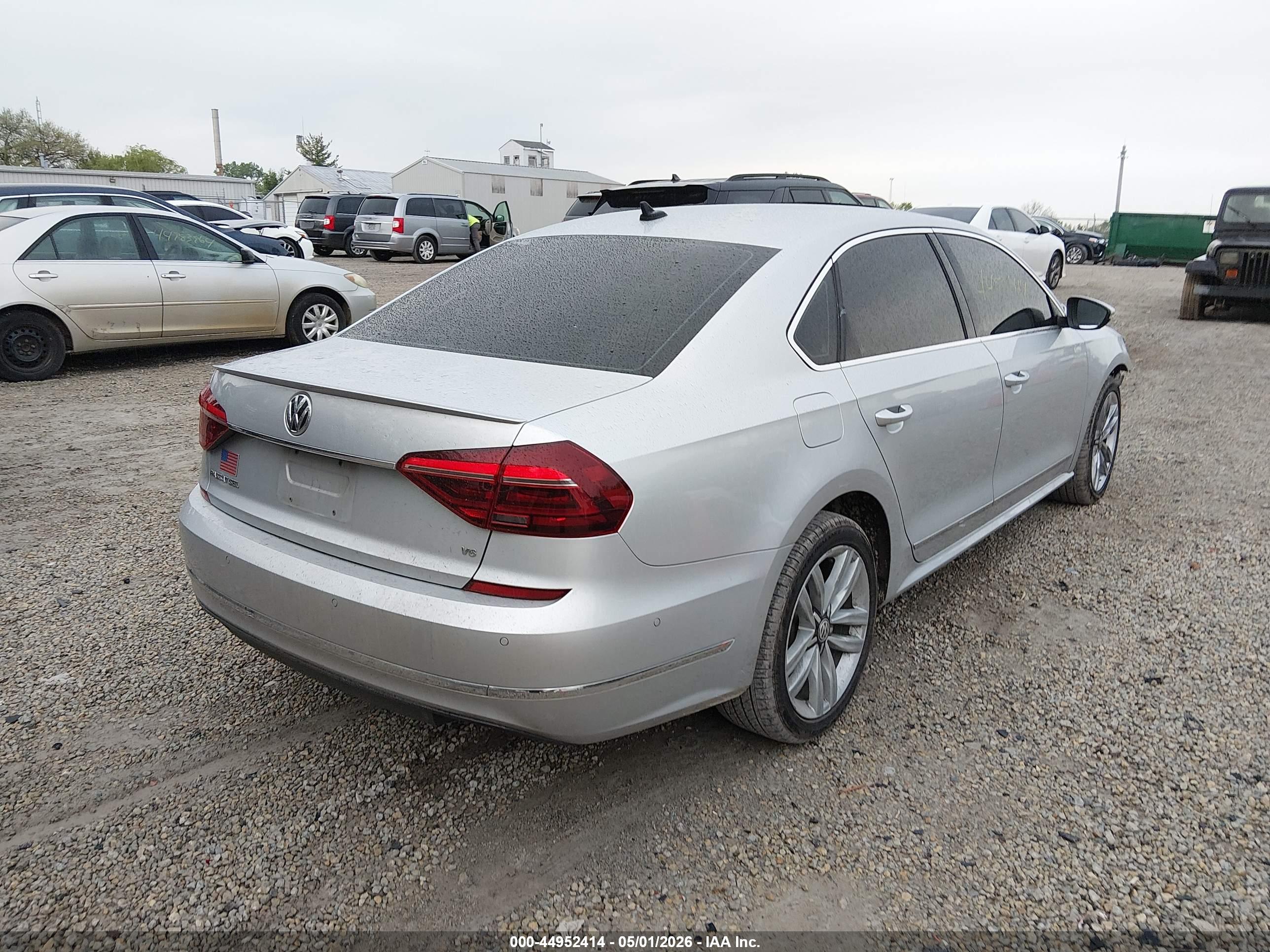 VOLKSWAGEN PASSAT image 4