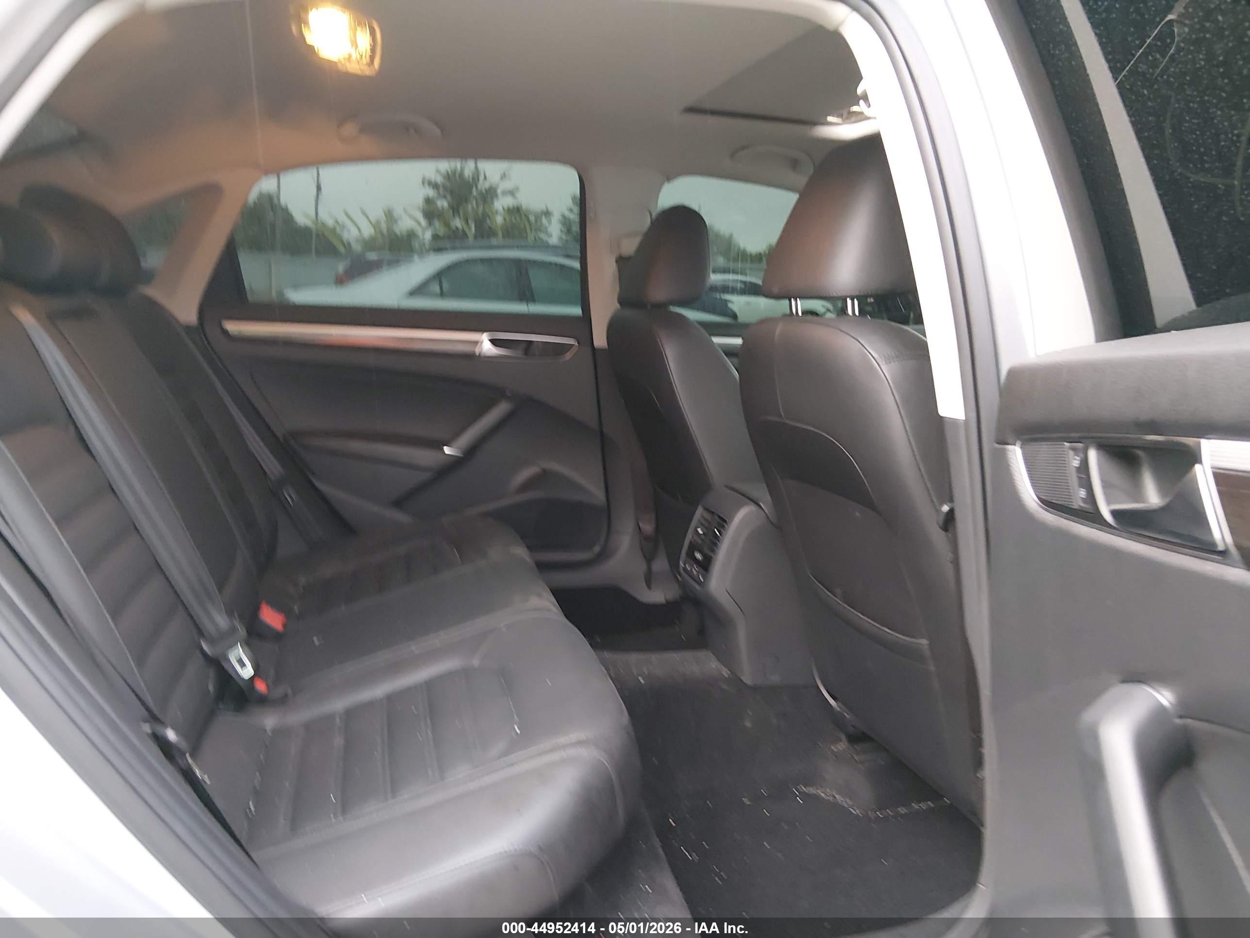 VOLKSWAGEN PASSAT image 8