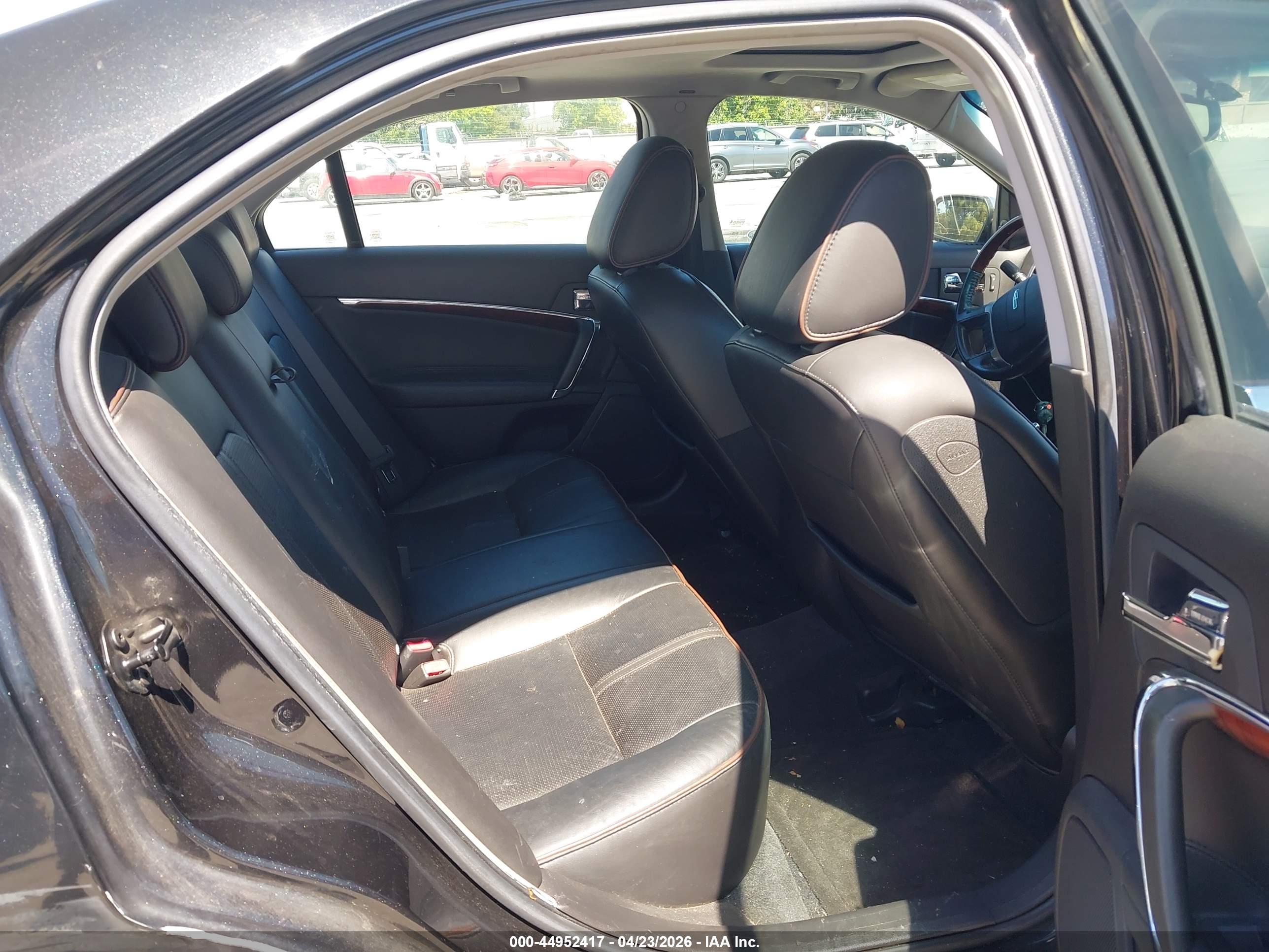 LINCOLN MKZ image 8