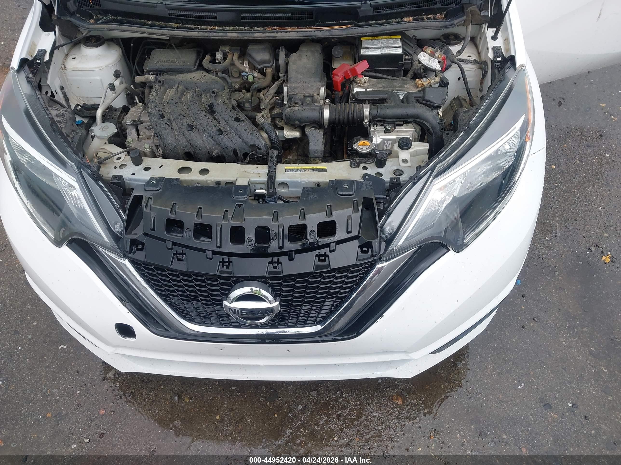 NISSAN VERSA image 10