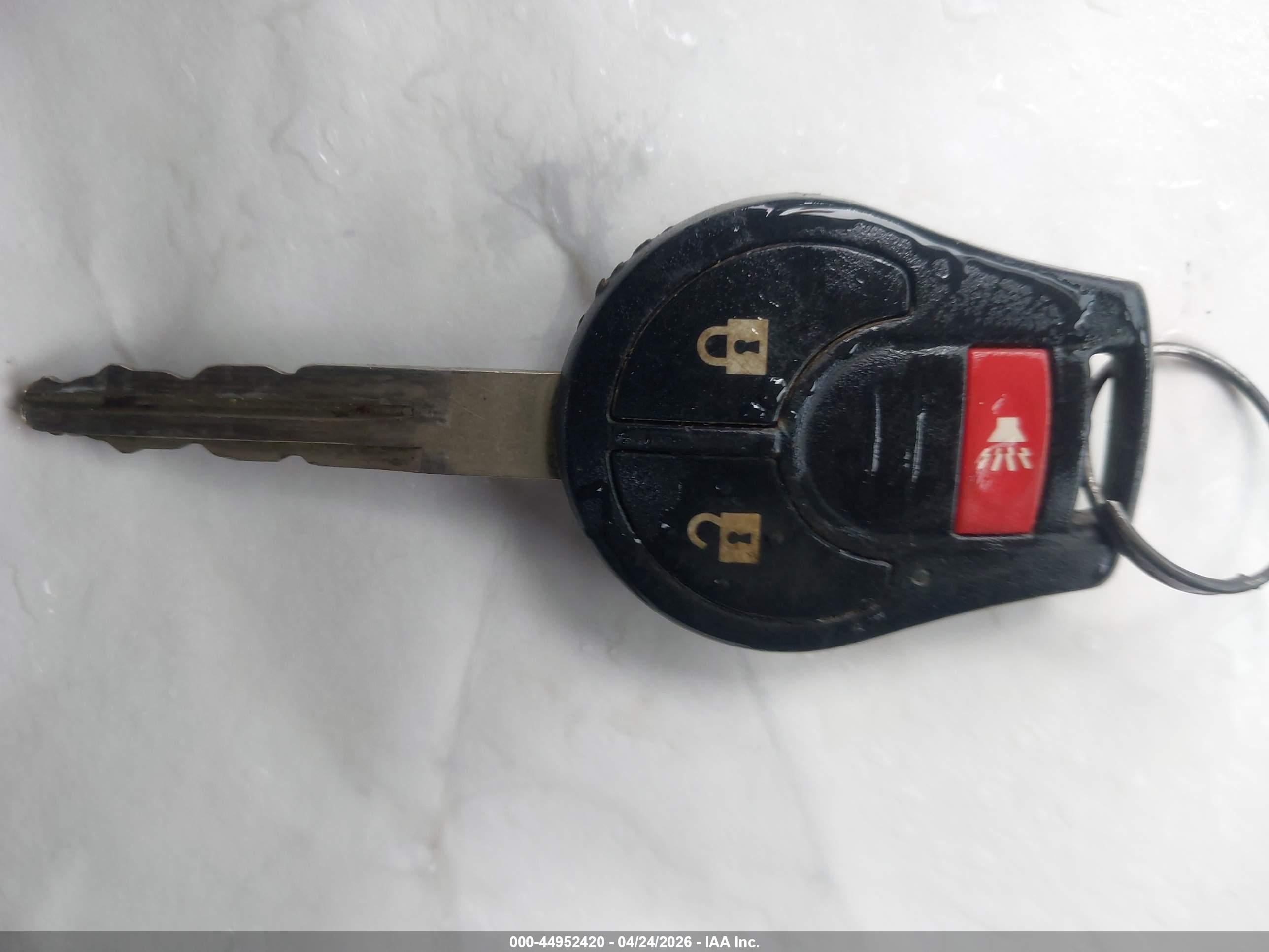 NISSAN VERSA image 11