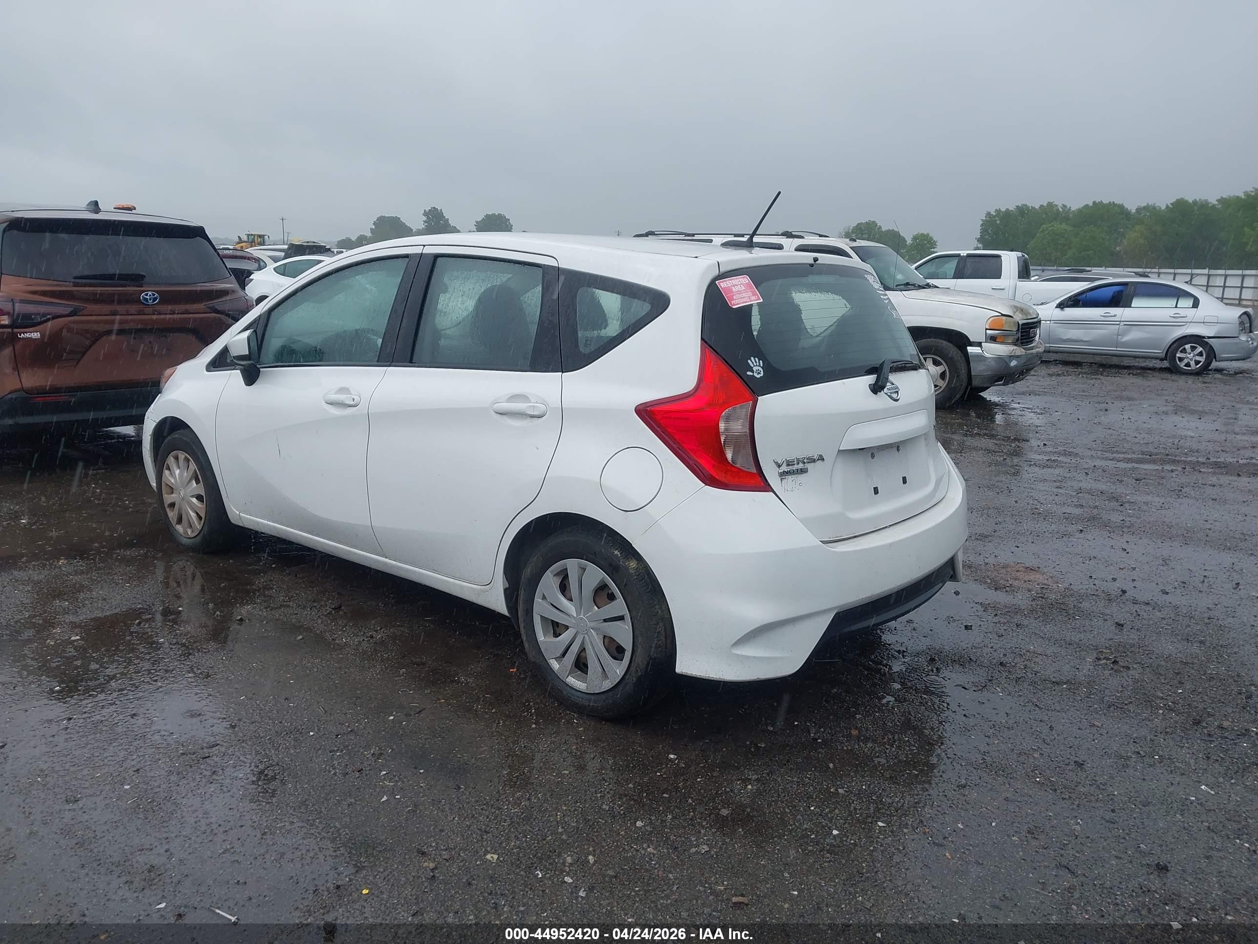 NISSAN VERSA image 3