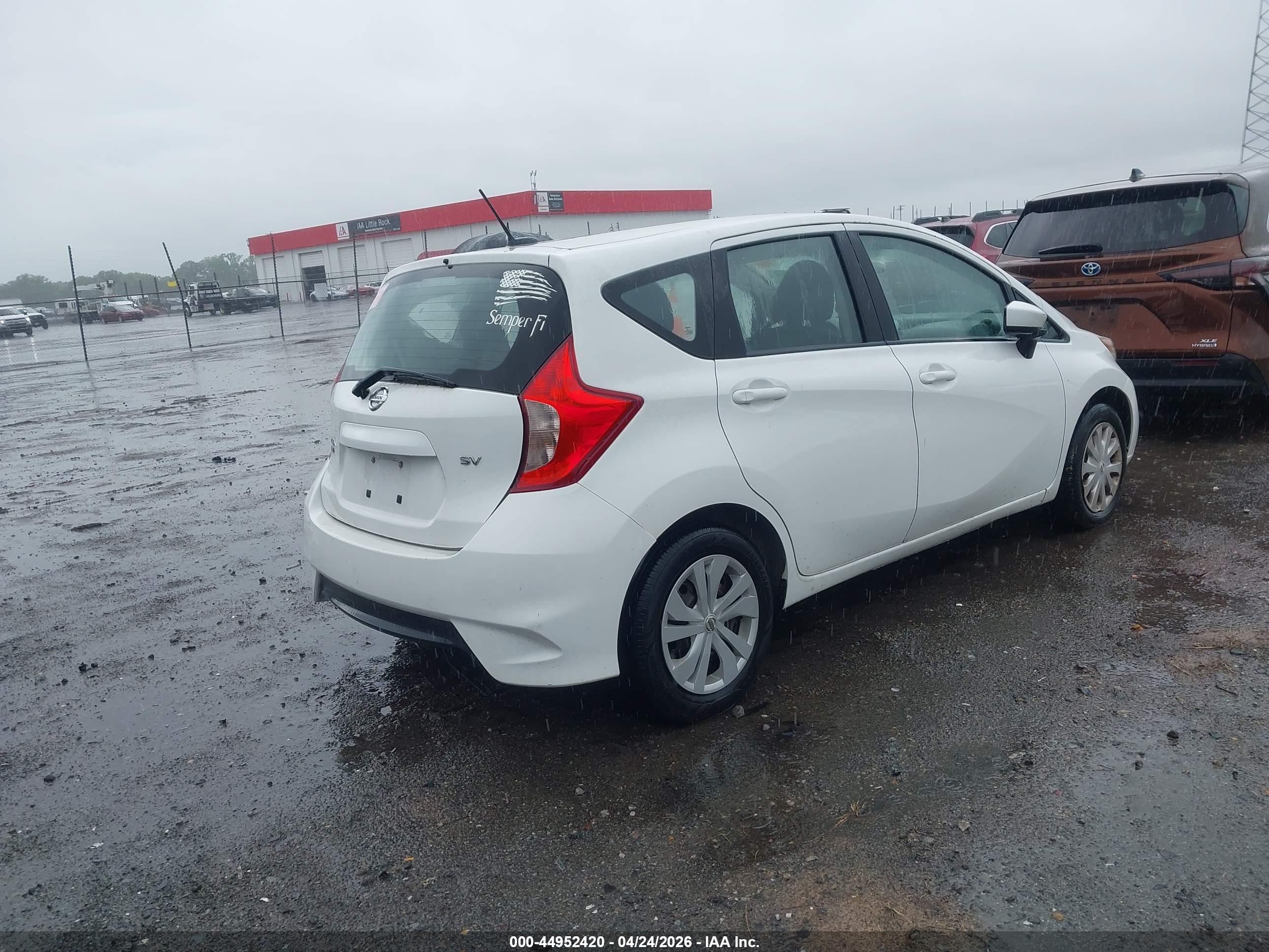 NISSAN VERSA image 4