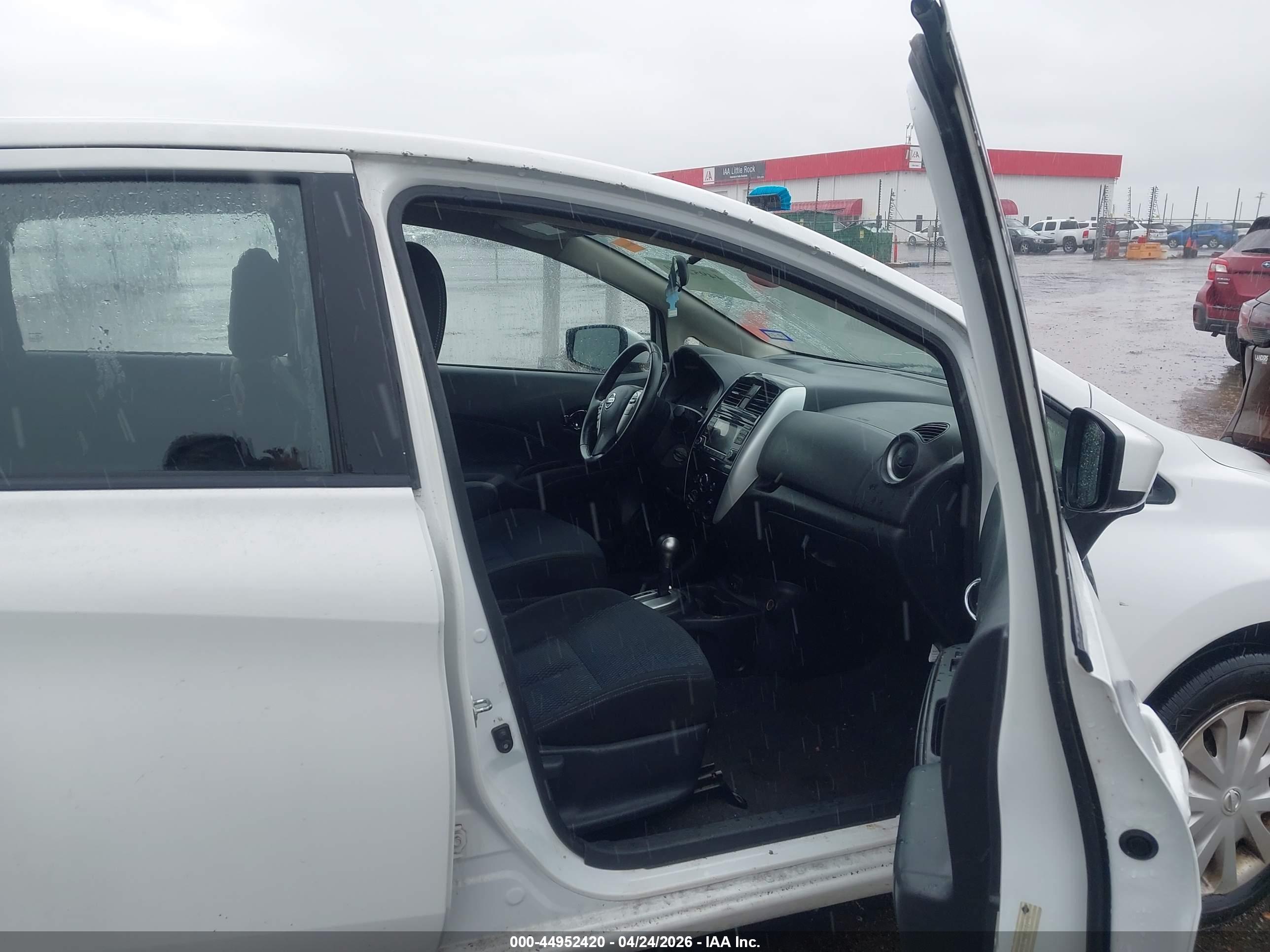NISSAN VERSA image 5