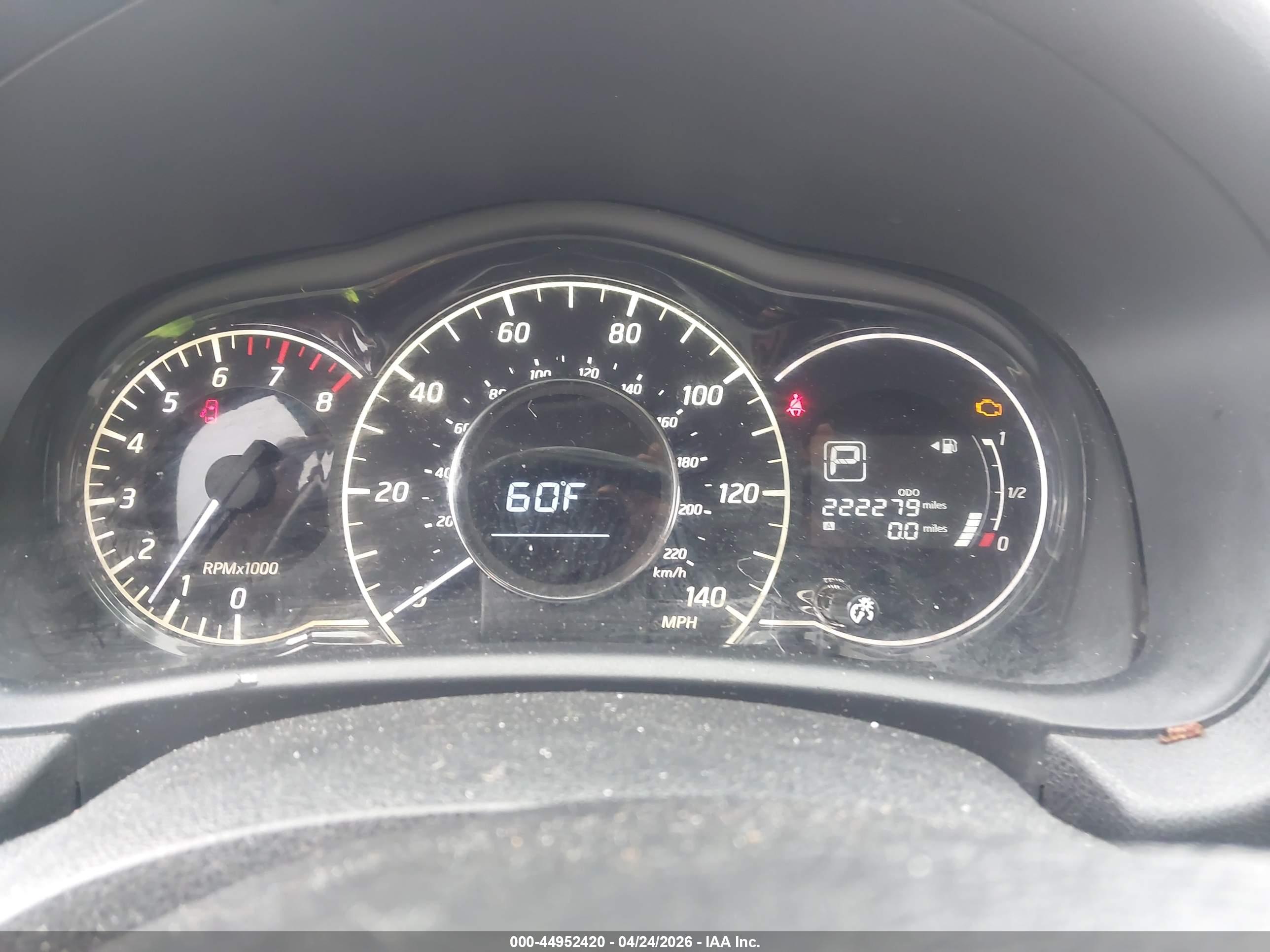 NISSAN VERSA image 7