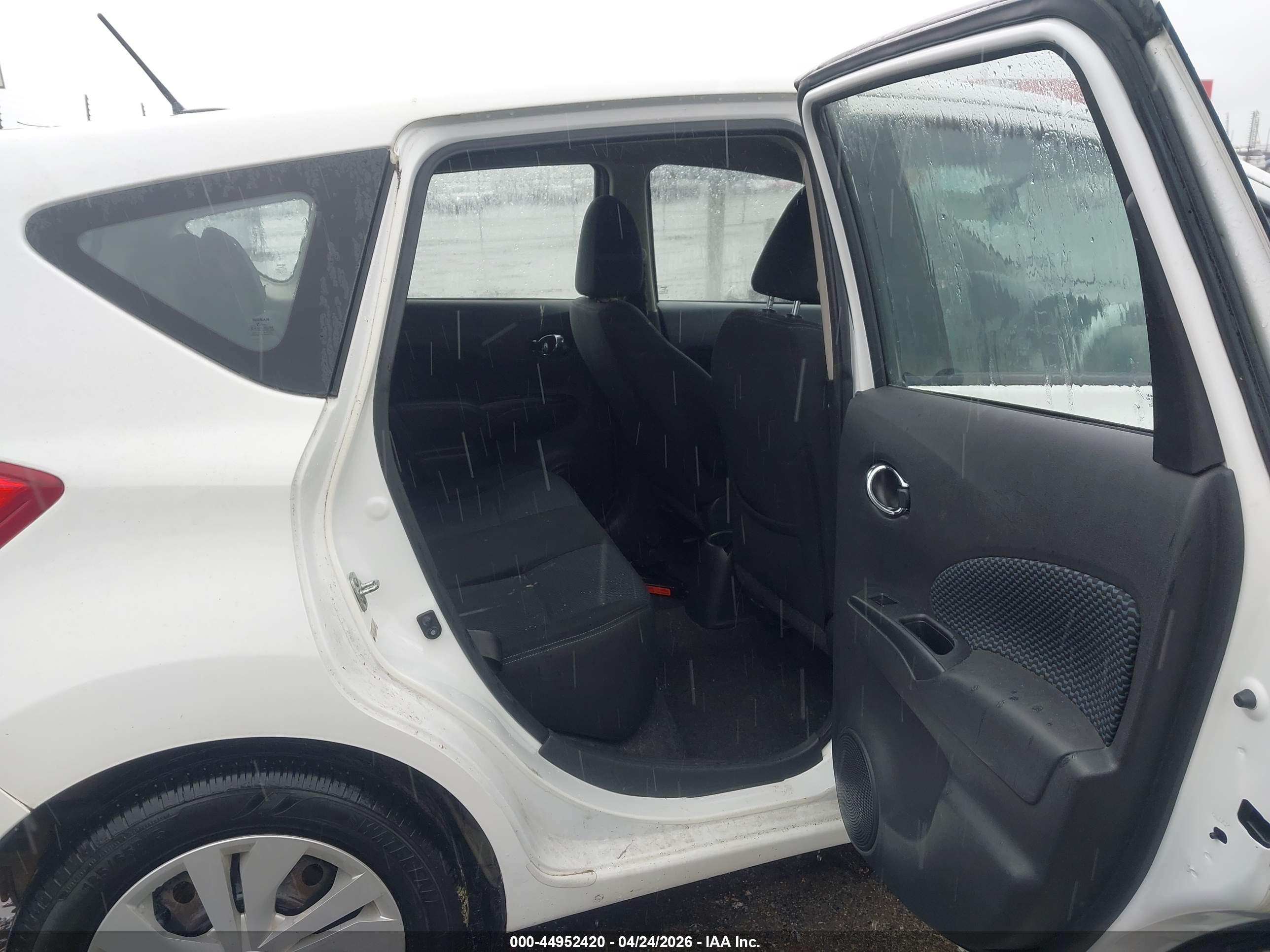 NISSAN VERSA image 8