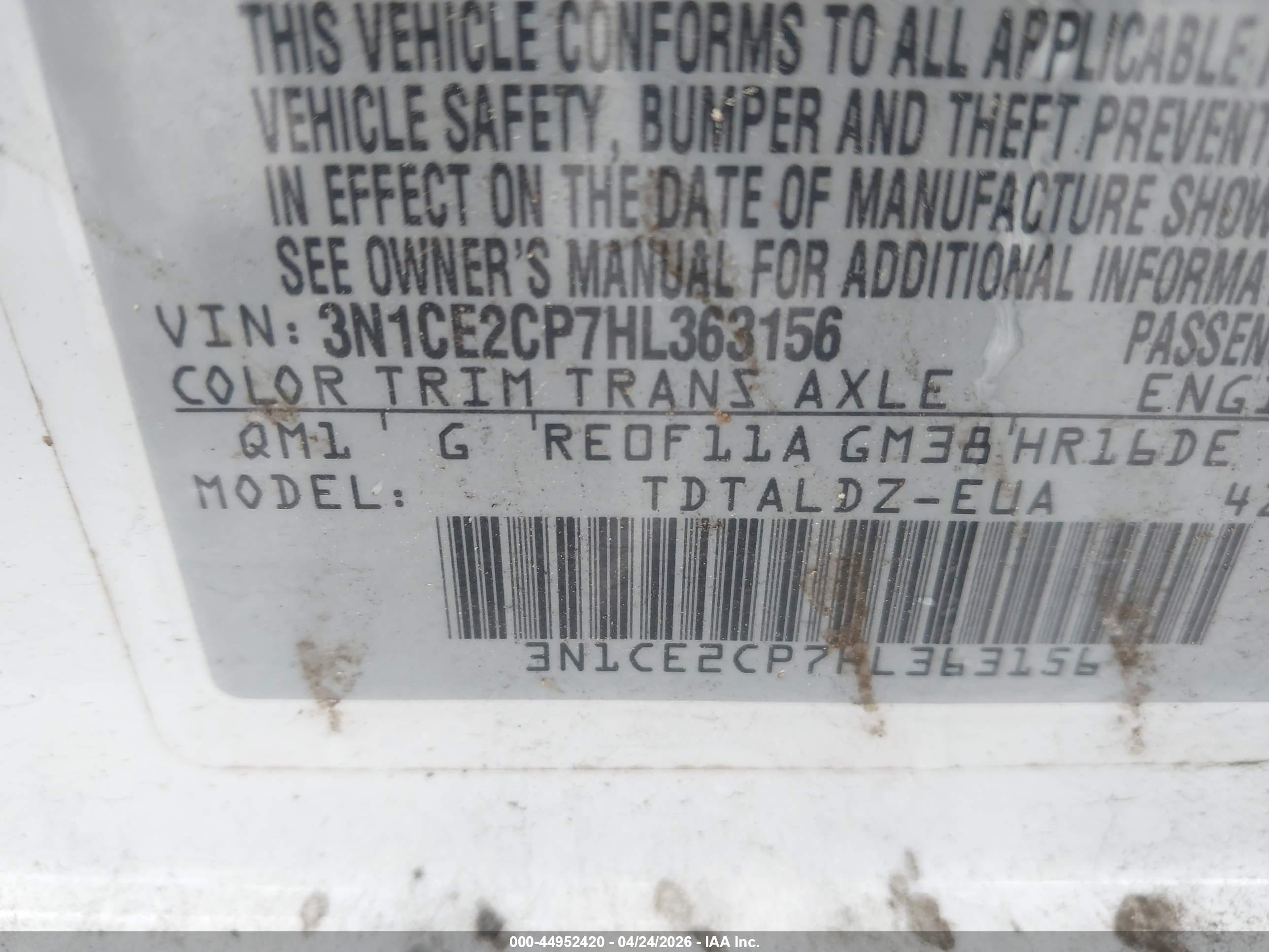 NISSAN VERSA image 9