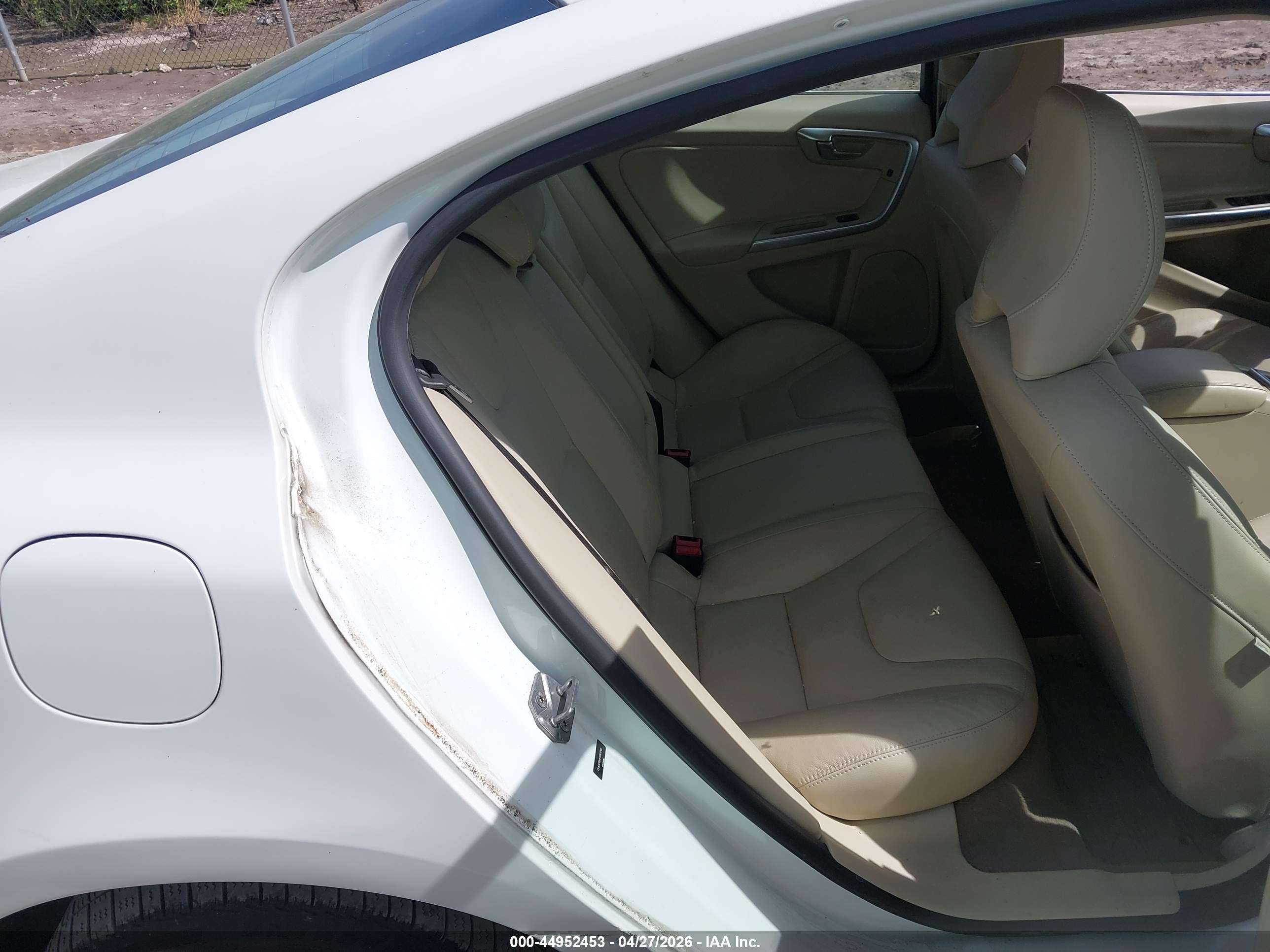 VOLVO S60 image 8
