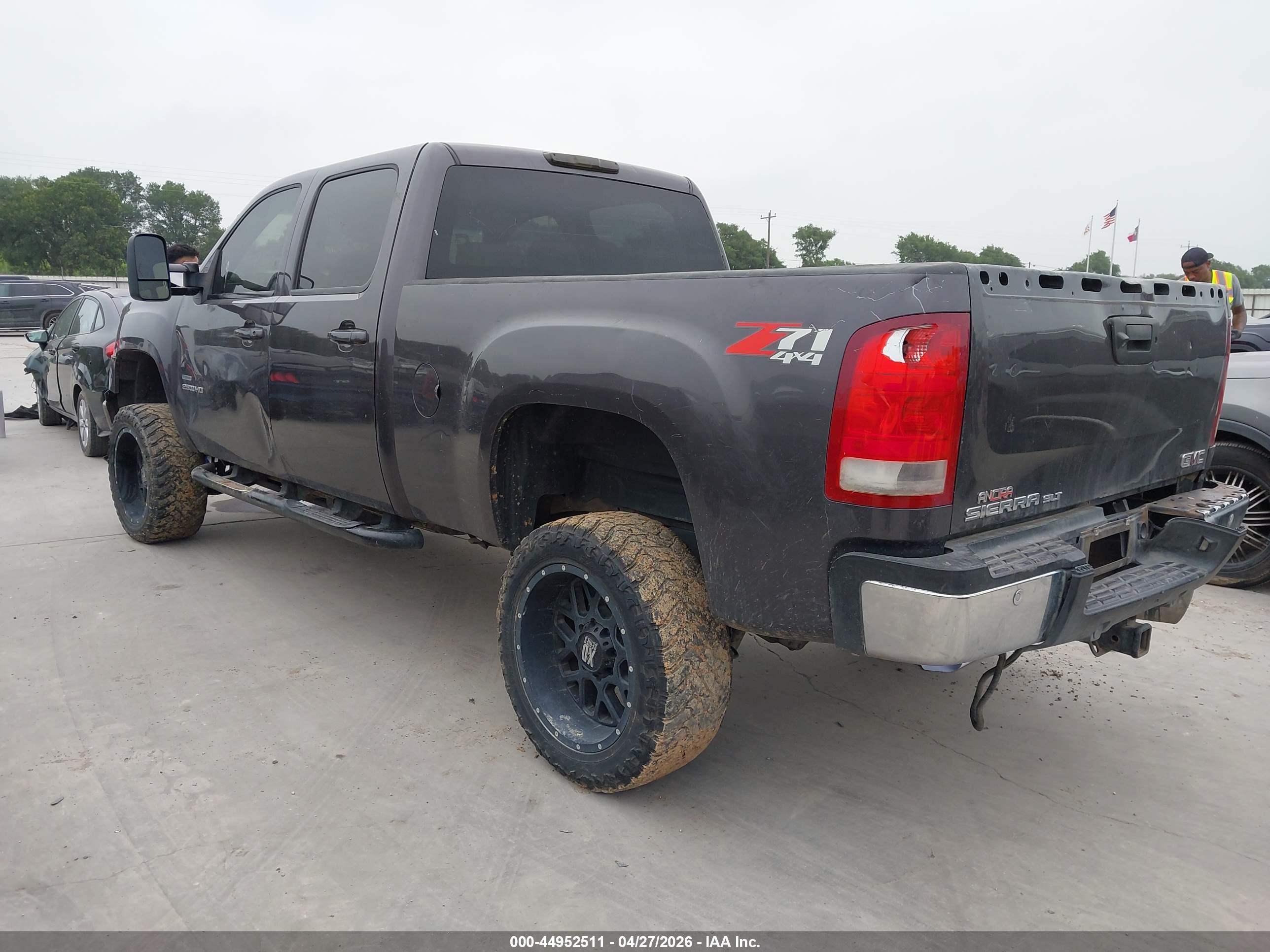 GMC SIERRA image 3