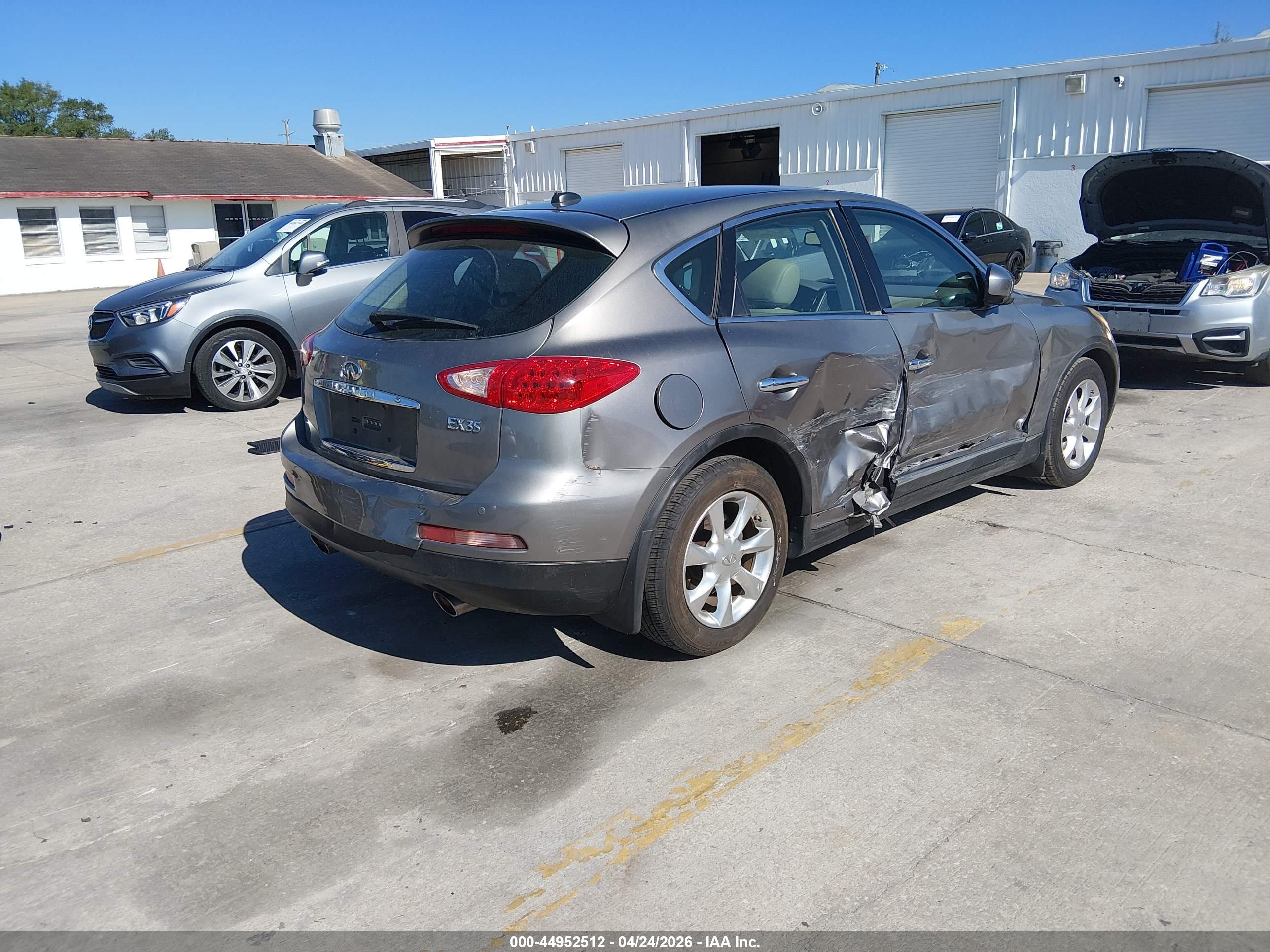 INFINITI EX35 image 4