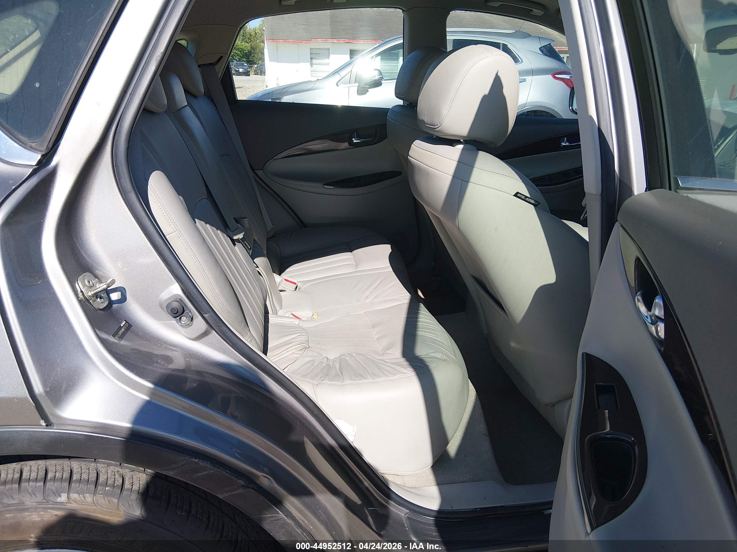 INFINITI EX35 image 8